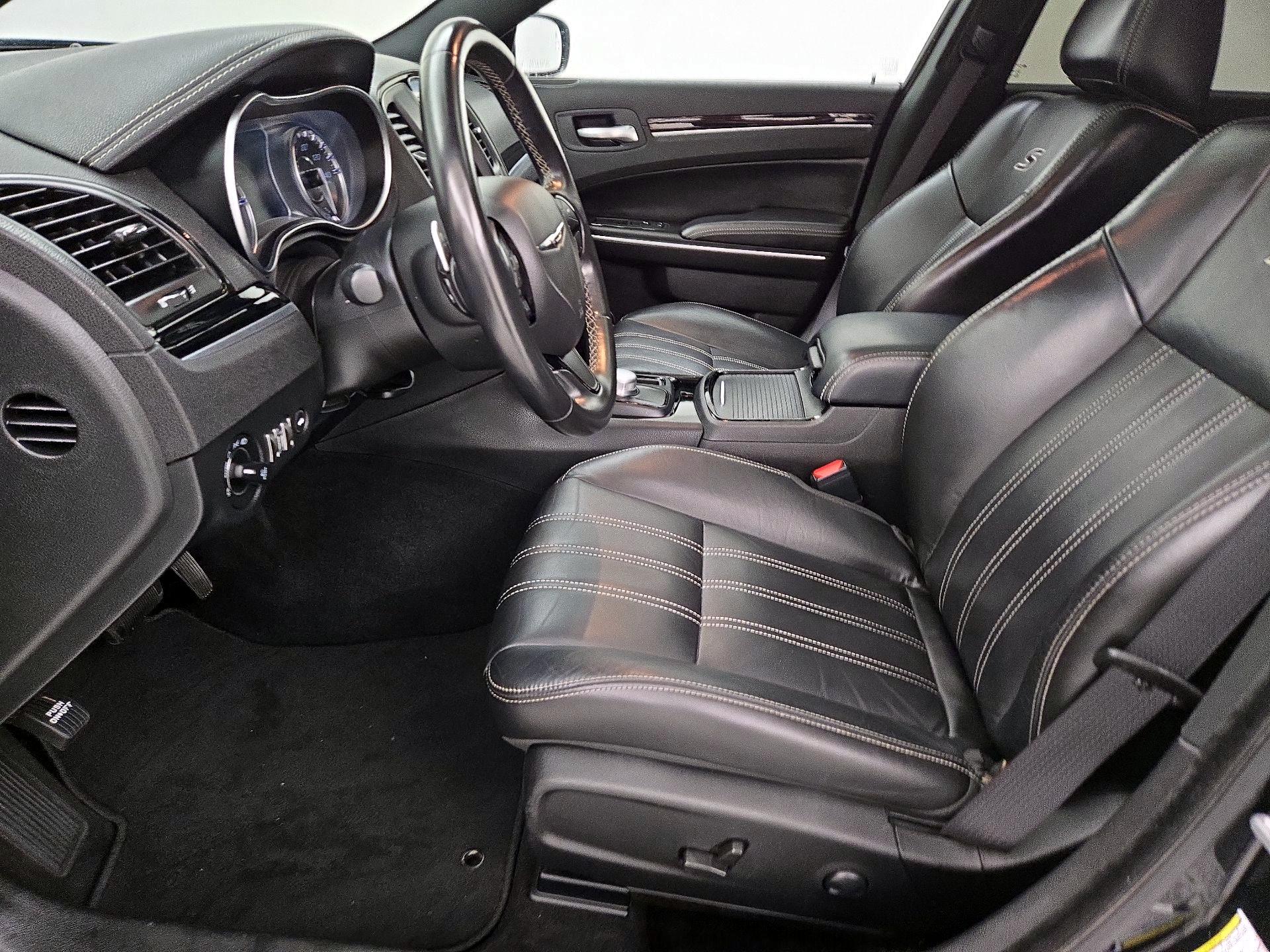 Thumbnail: 2022 Chrysler 300 - 11