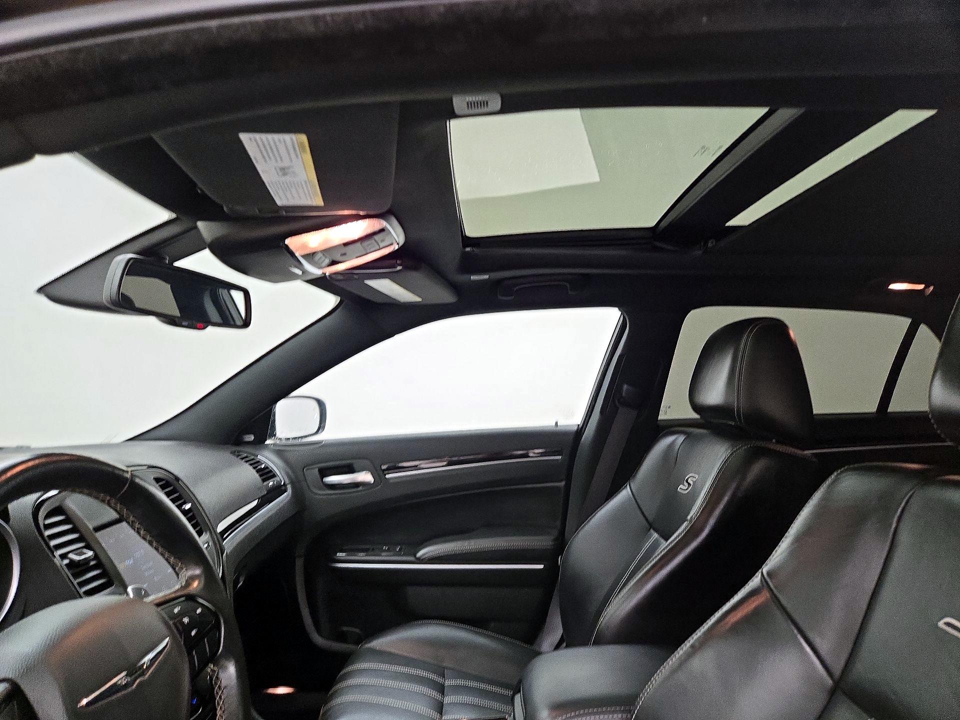 Thumbnail: 2022 Chrysler 300 - 20