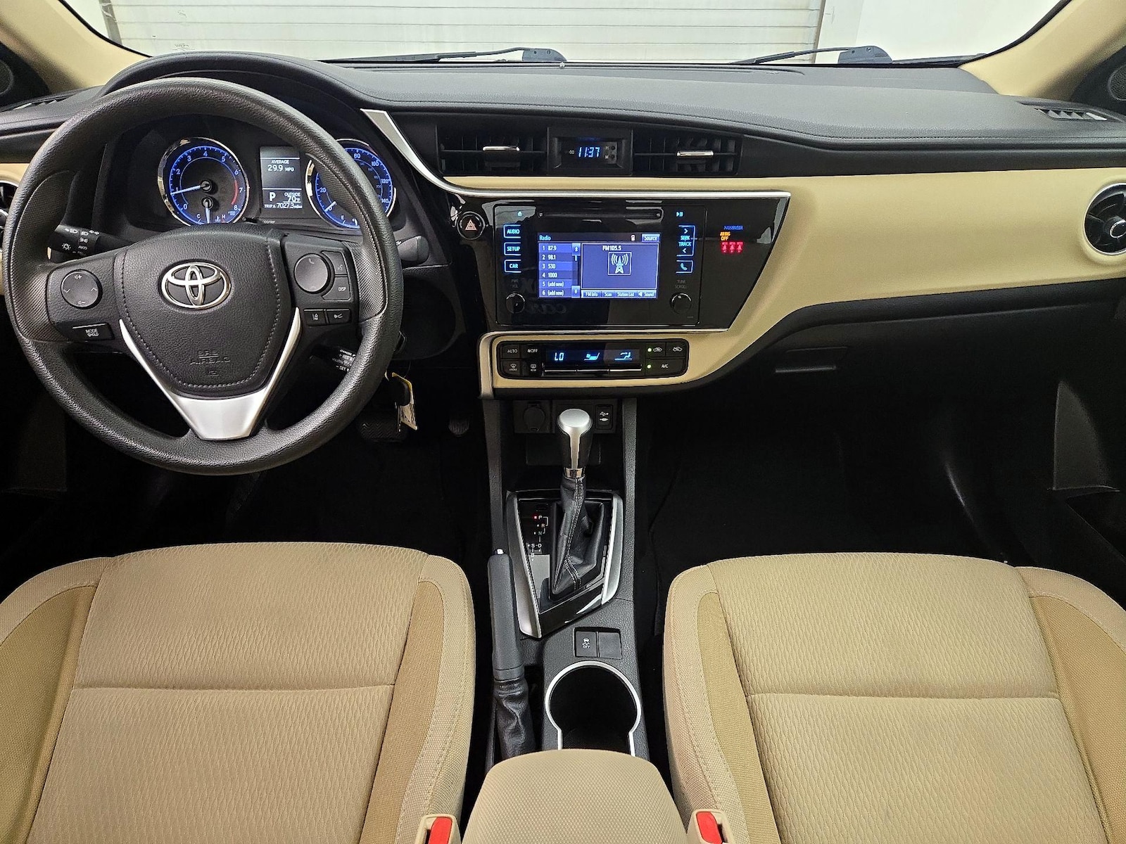 2018 Toyota Corolla LE - Photo 10