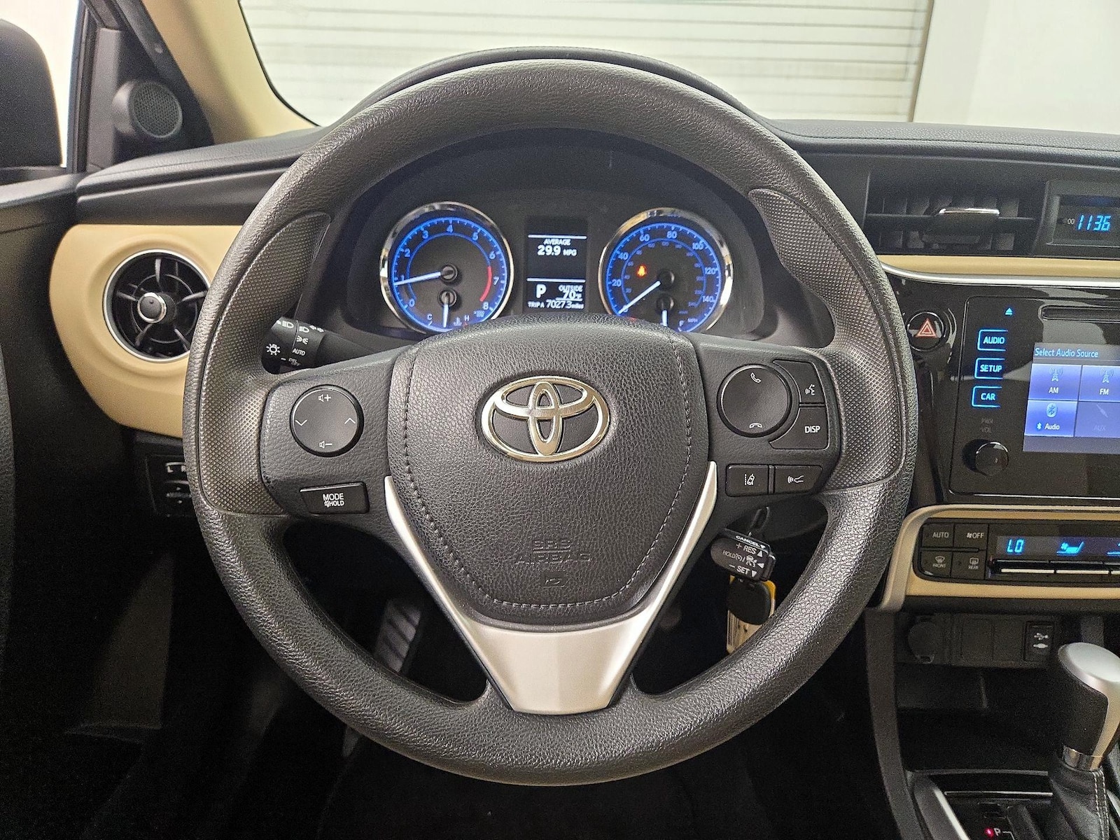 2018 Toyota Corolla LE - Photo 11