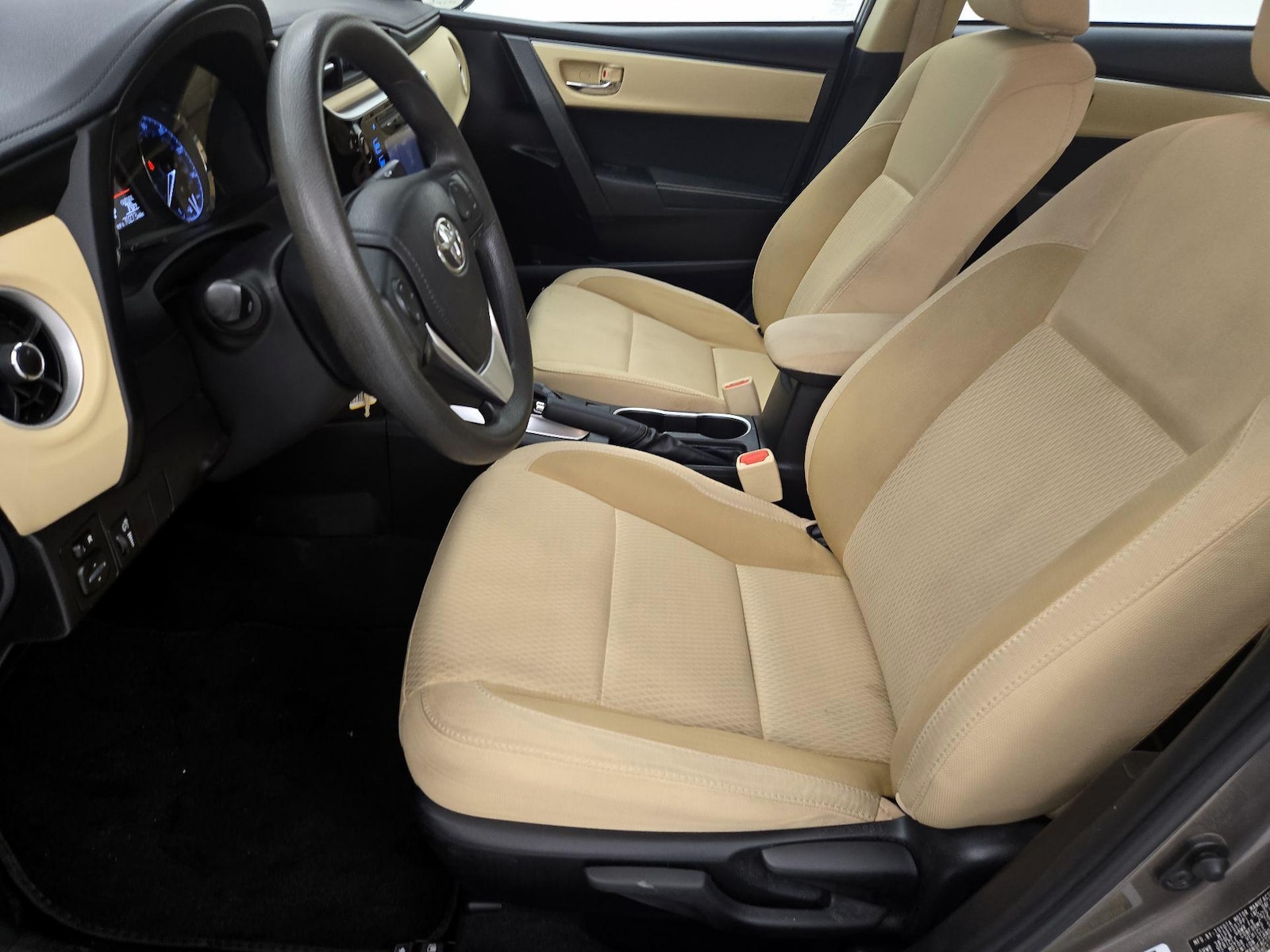 2018 Toyota Corolla LE - Photo 12