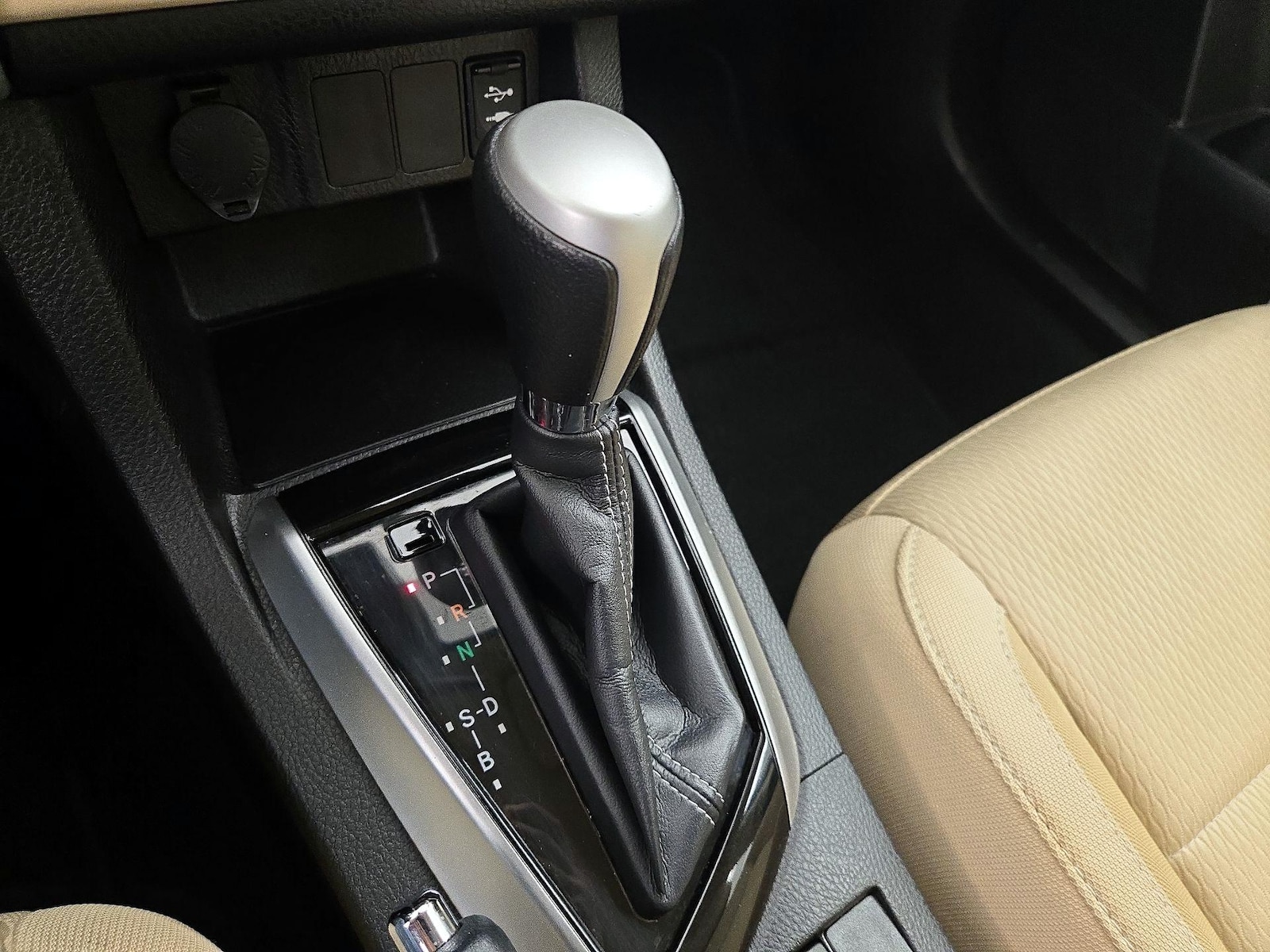 2018 Toyota Corolla LE - Photo 18