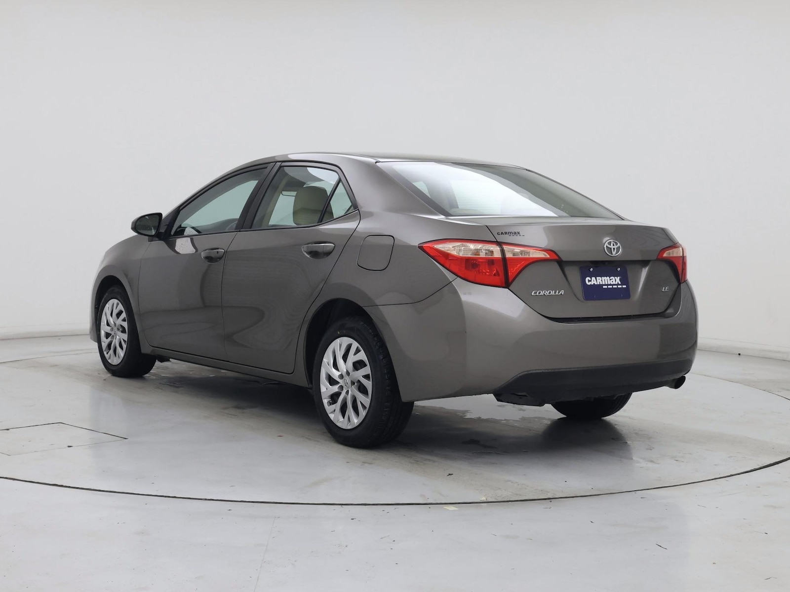 2018 Toyota Corolla LE - Photo 3
