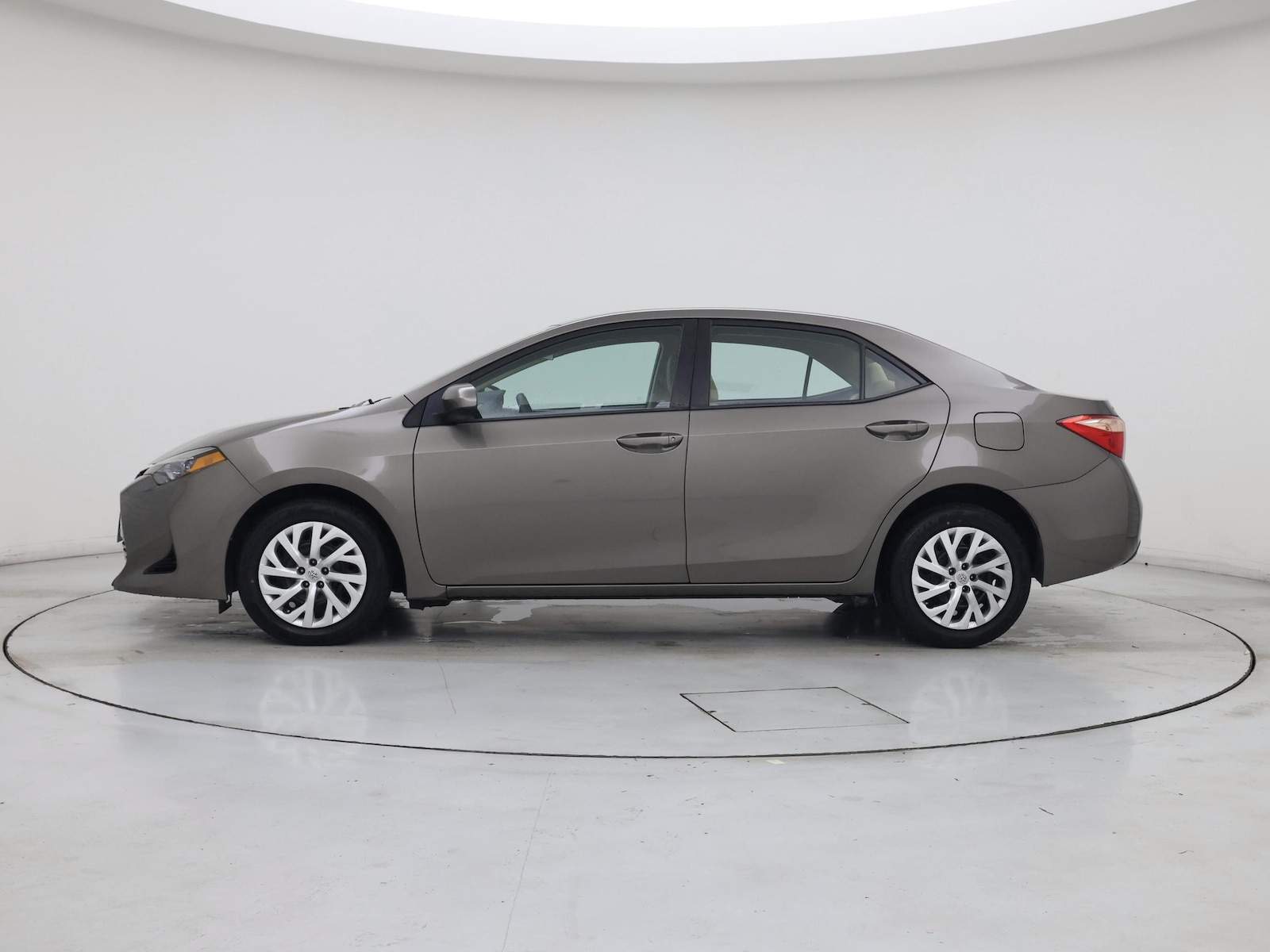 2018 Toyota Corolla LE - Photo 4