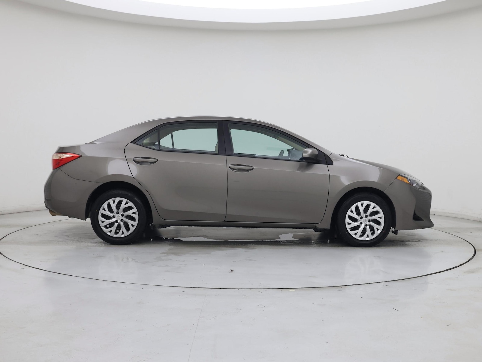2018 Toyota Corolla LE - Photo 8