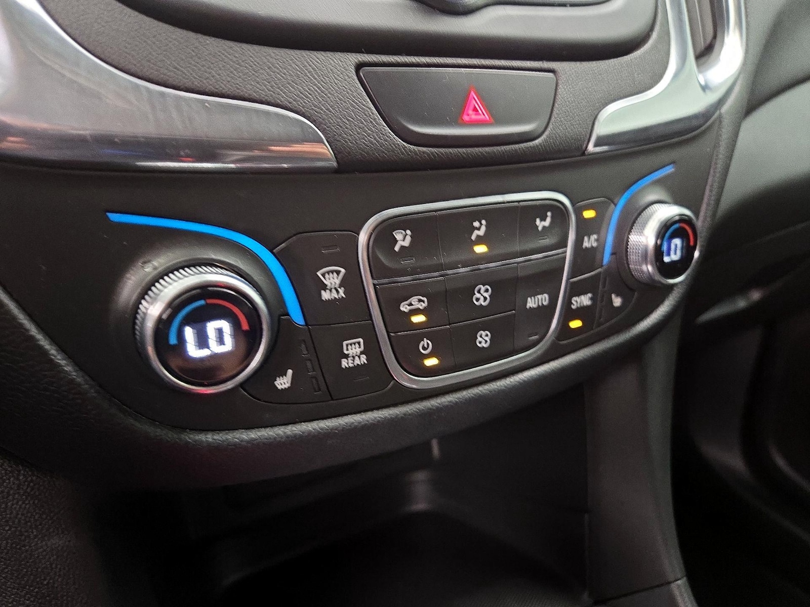 2020 Chevrolet Equinox LT - Photo 17