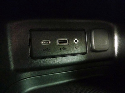 USB/AUX Ports