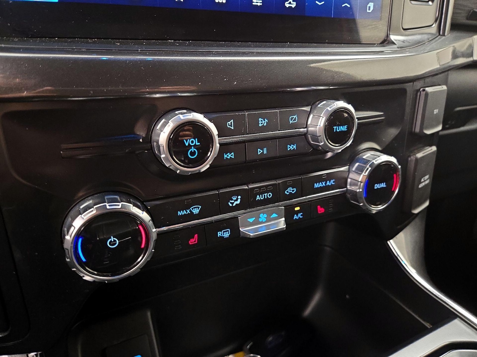 2023 Ford F-150 XLT - Photo 18