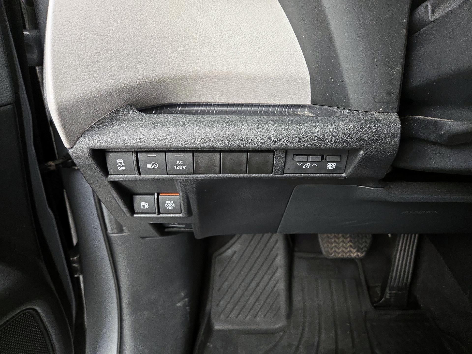 Thumbnail: 2023 Toyota Sienna - 13