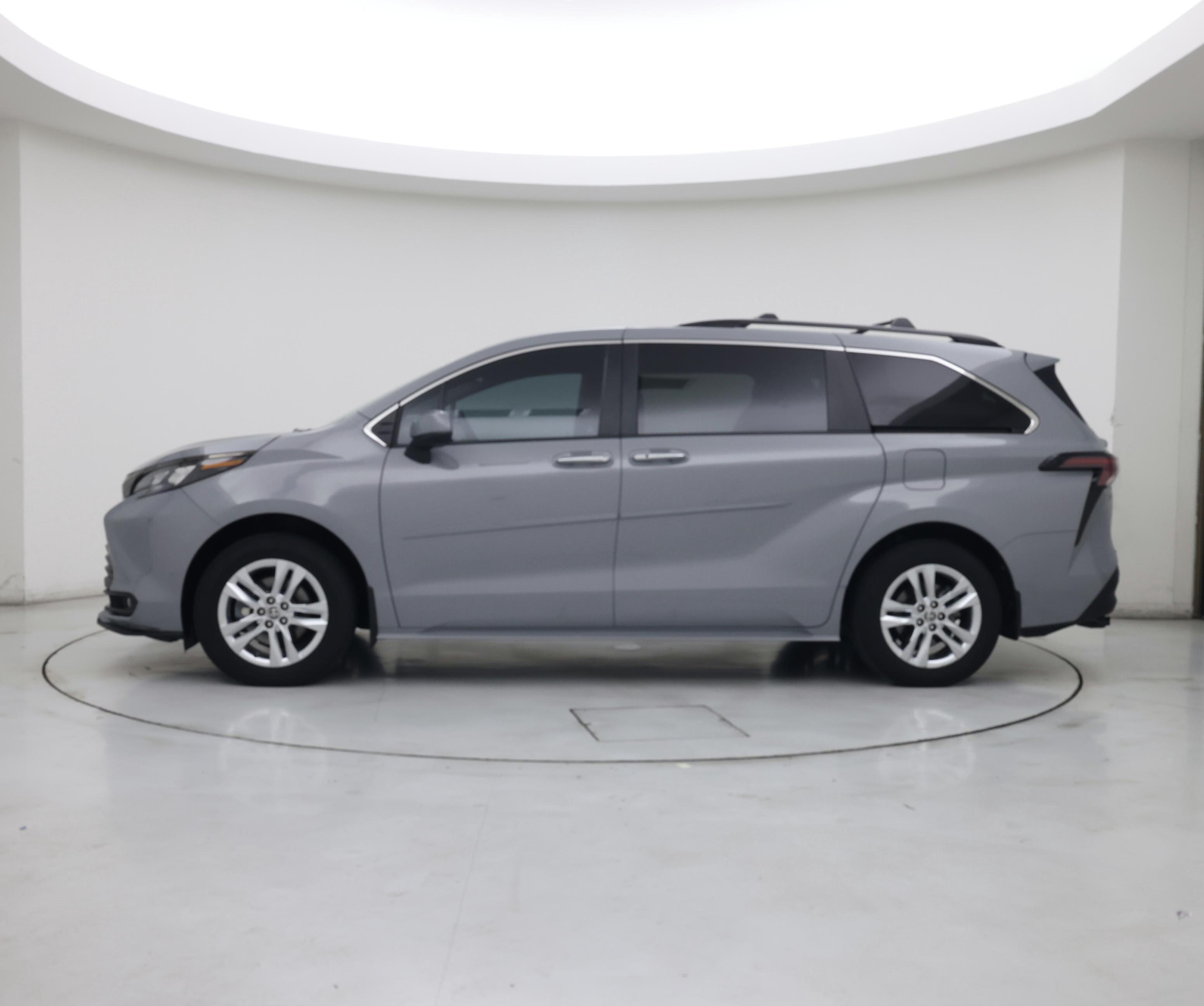 Thumbnail: 2023 Toyota Sienna - 3