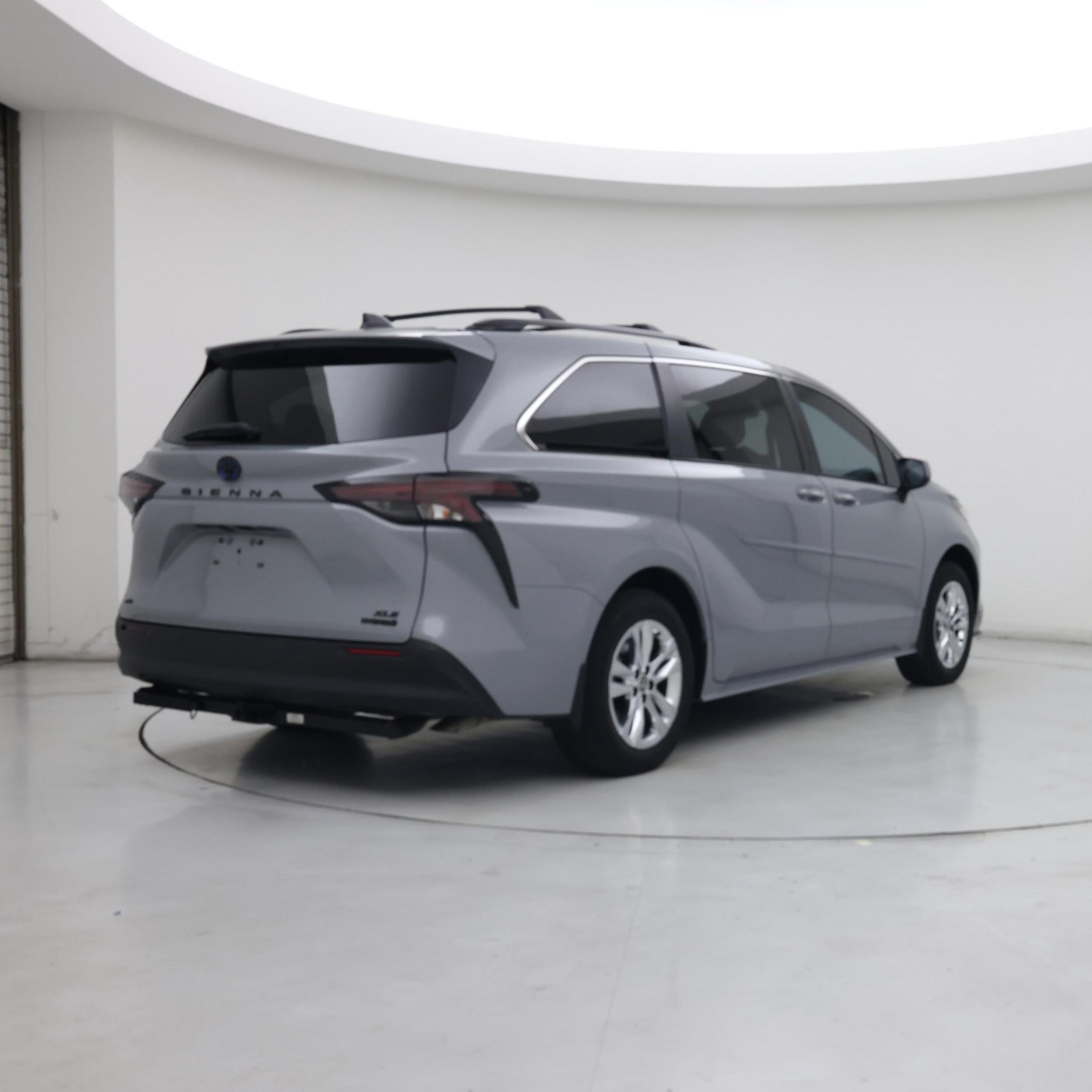 Thumbnail: 2023 Toyota Sienna - 8