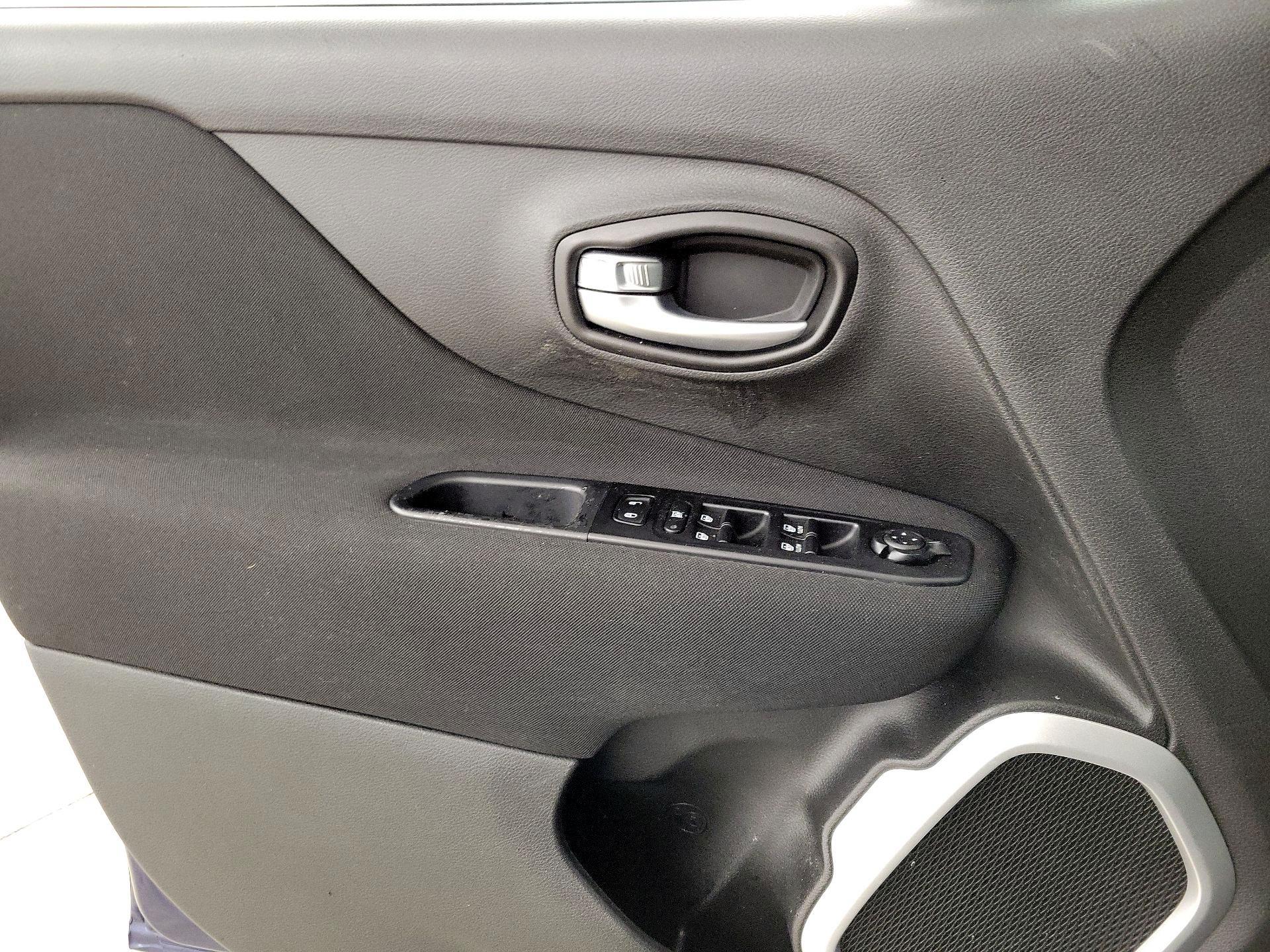 Thumbnail: 2021 Jeep Renegade - 12