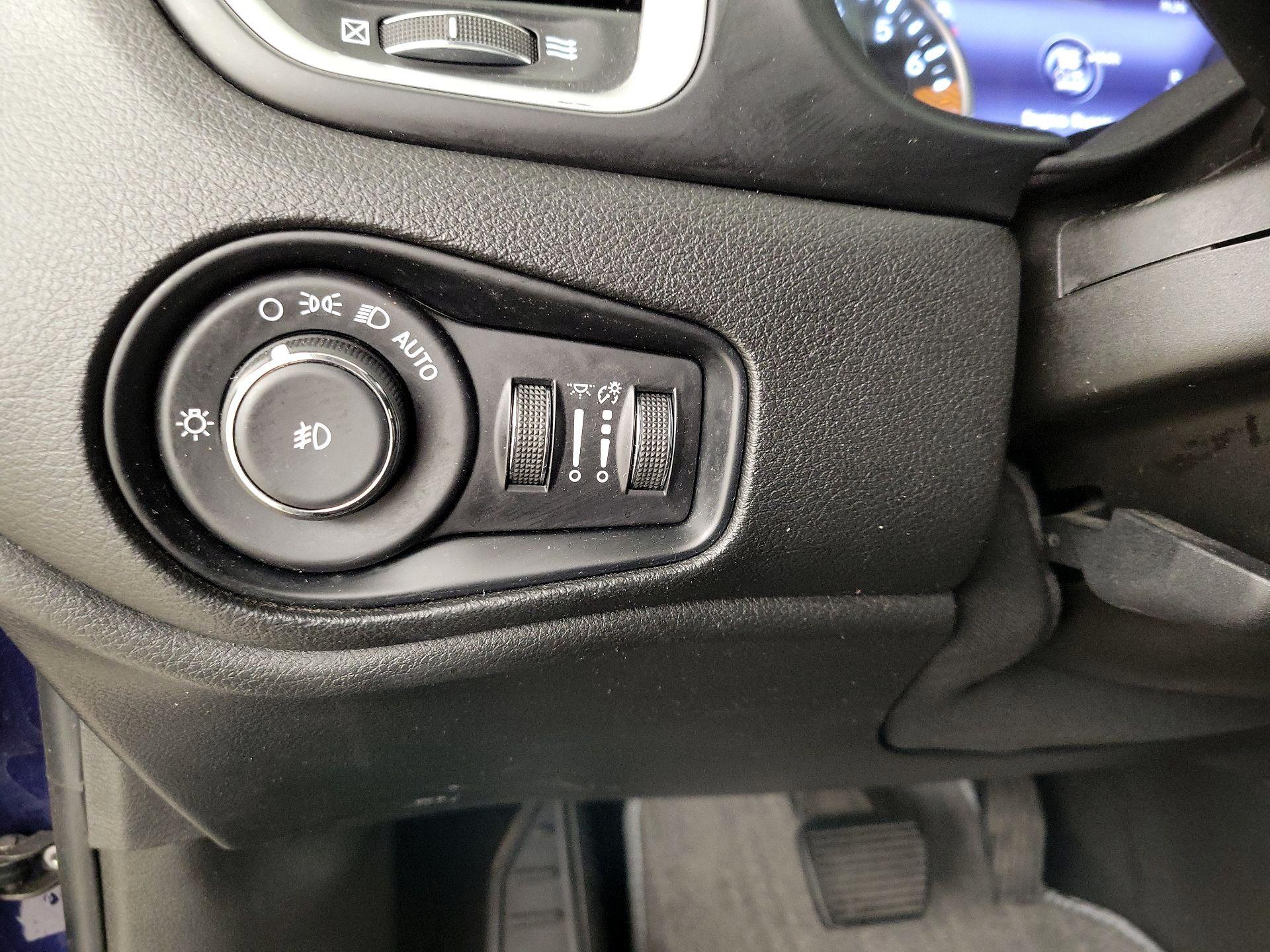 Thumbnail: 2021 Jeep Renegade - 13