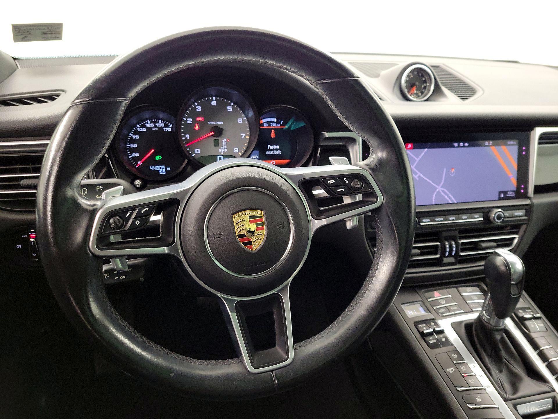 Thumbnail: 2021 Porsche Macan - 10