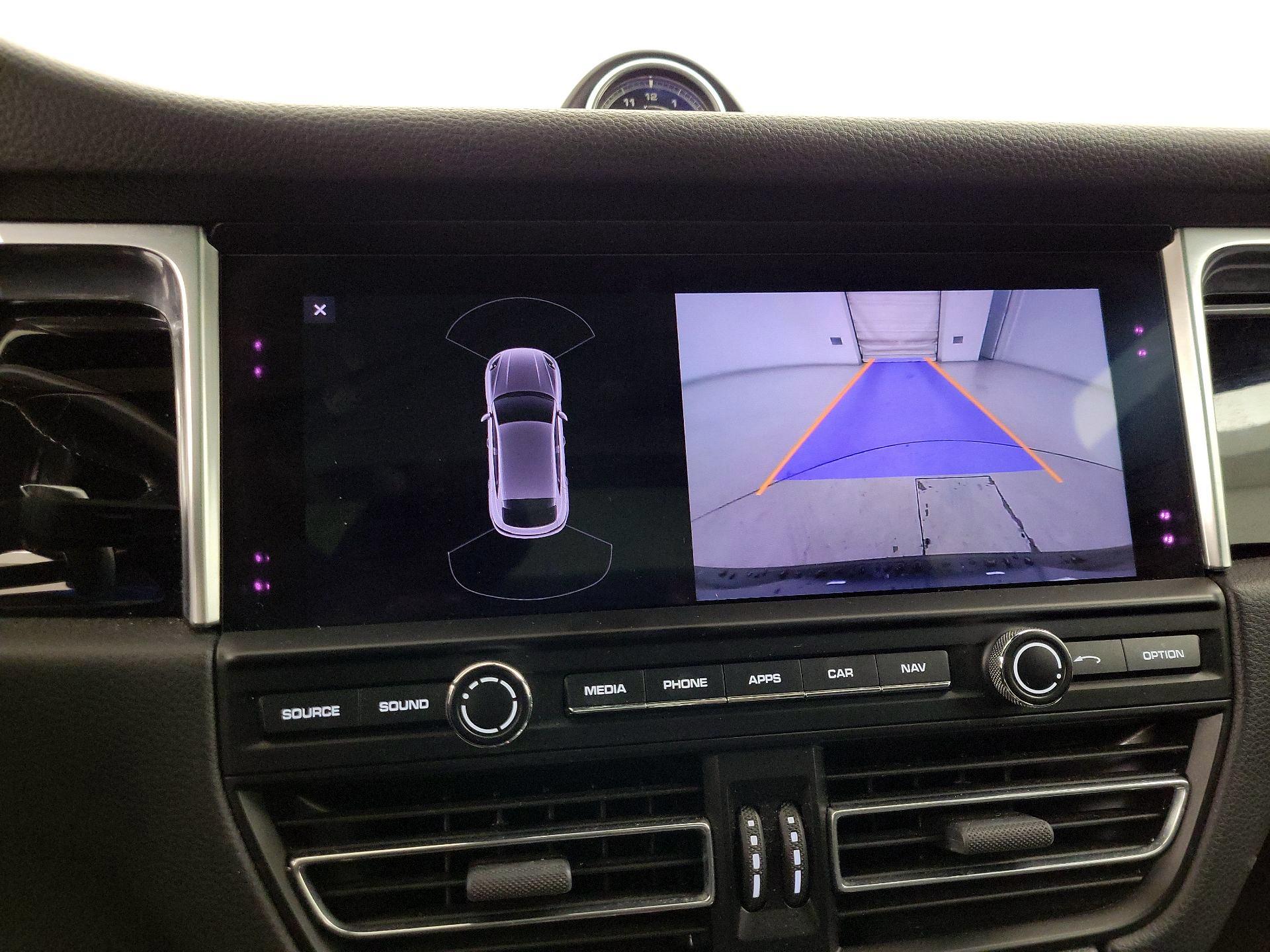 Thumbnail: 2021 Porsche Macan - 15