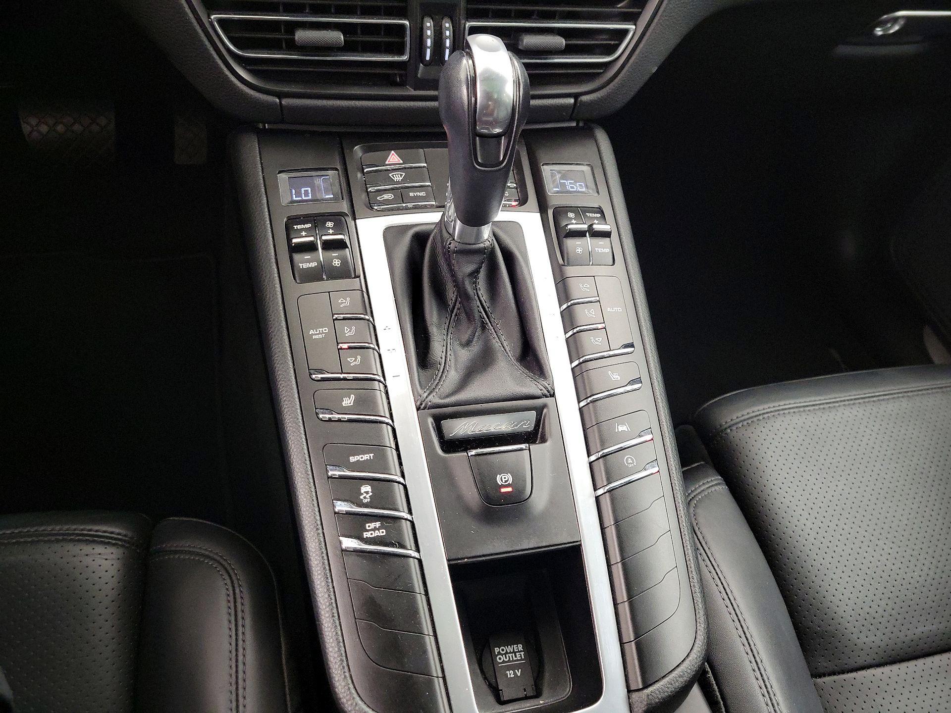 Thumbnail: 2021 Porsche Macan - 18