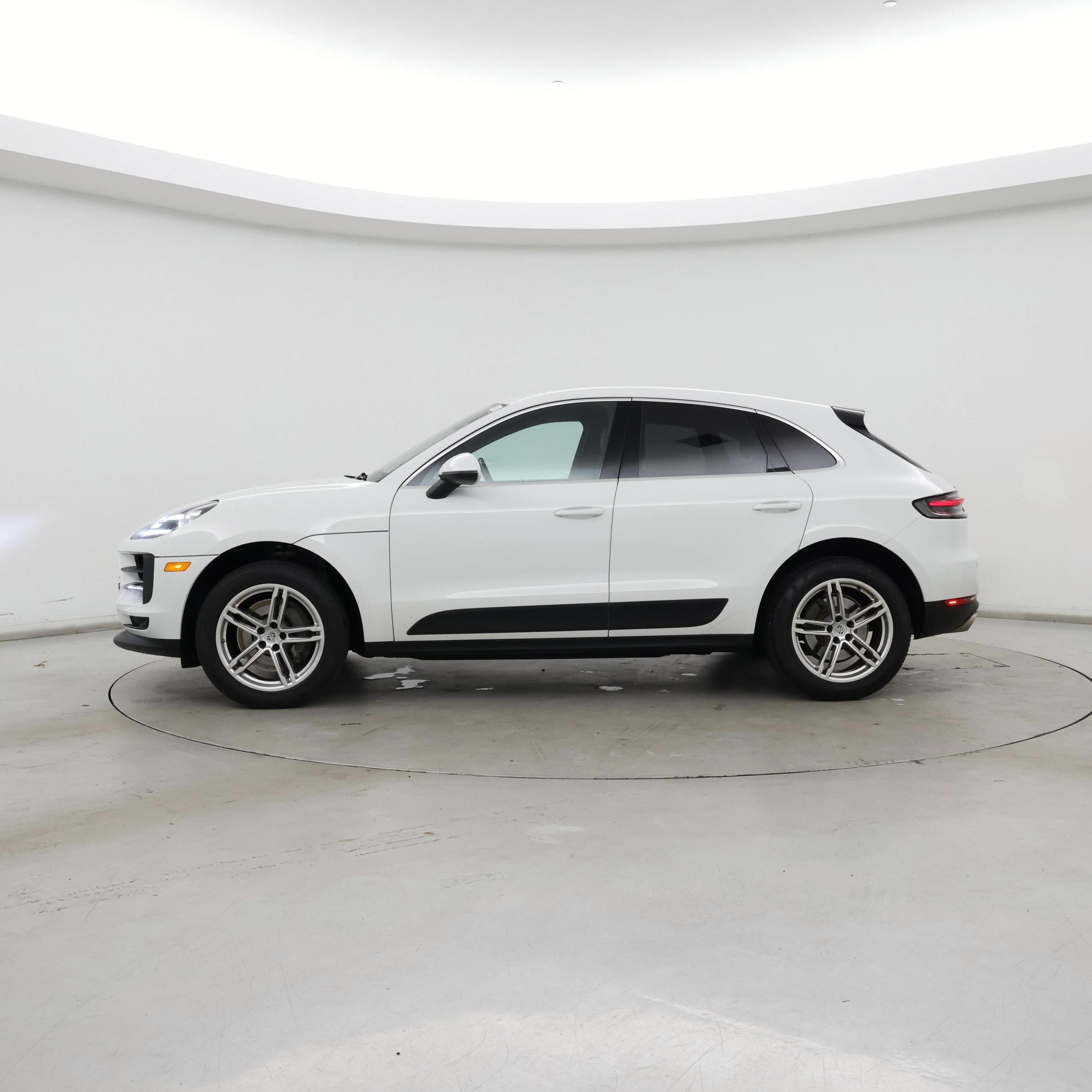 Thumbnail: 2021 Porsche Macan - 3