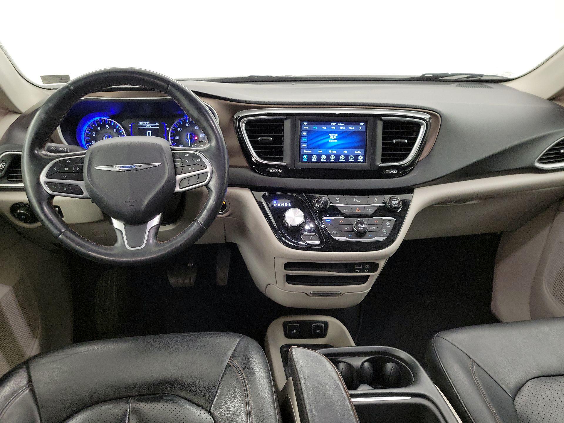 Thumbnail: 2019 Chrysler Pacifica - 9