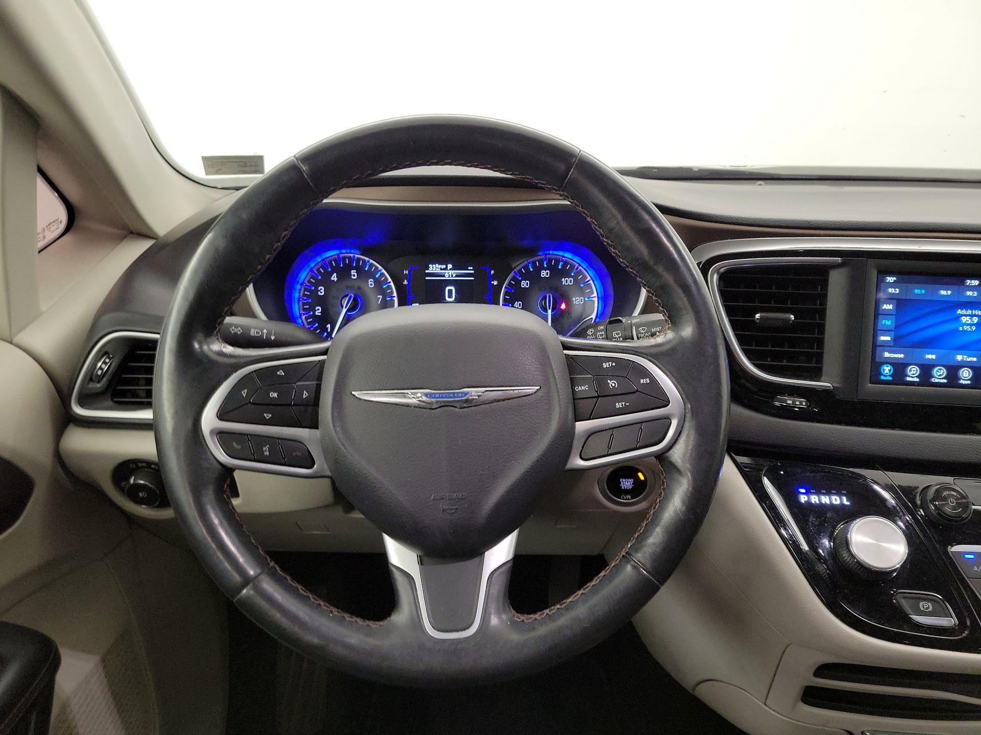 Thumbnail: 2019 Chrysler Pacifica - 10