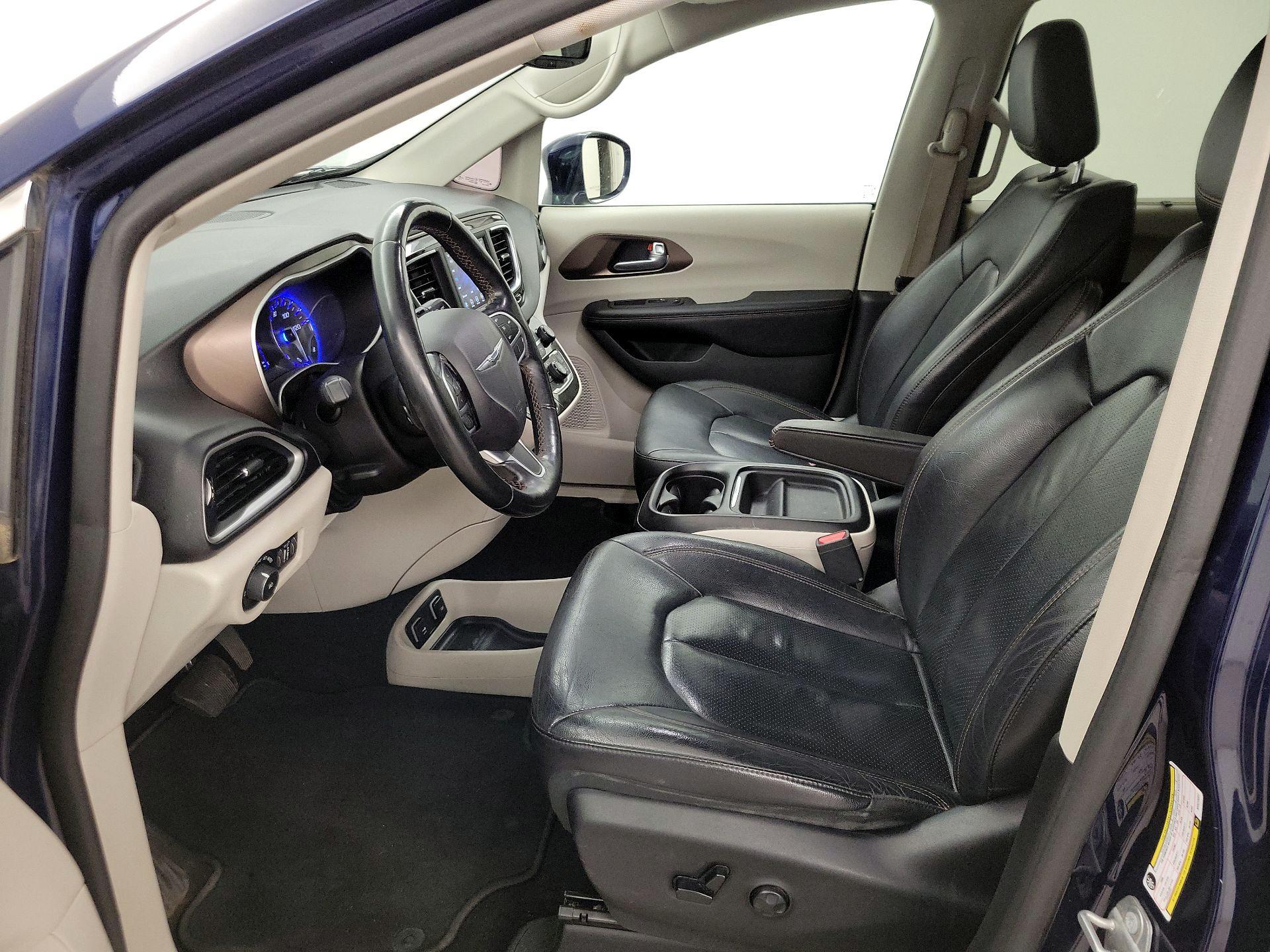 Thumbnail: 2019 Chrysler Pacifica - 11