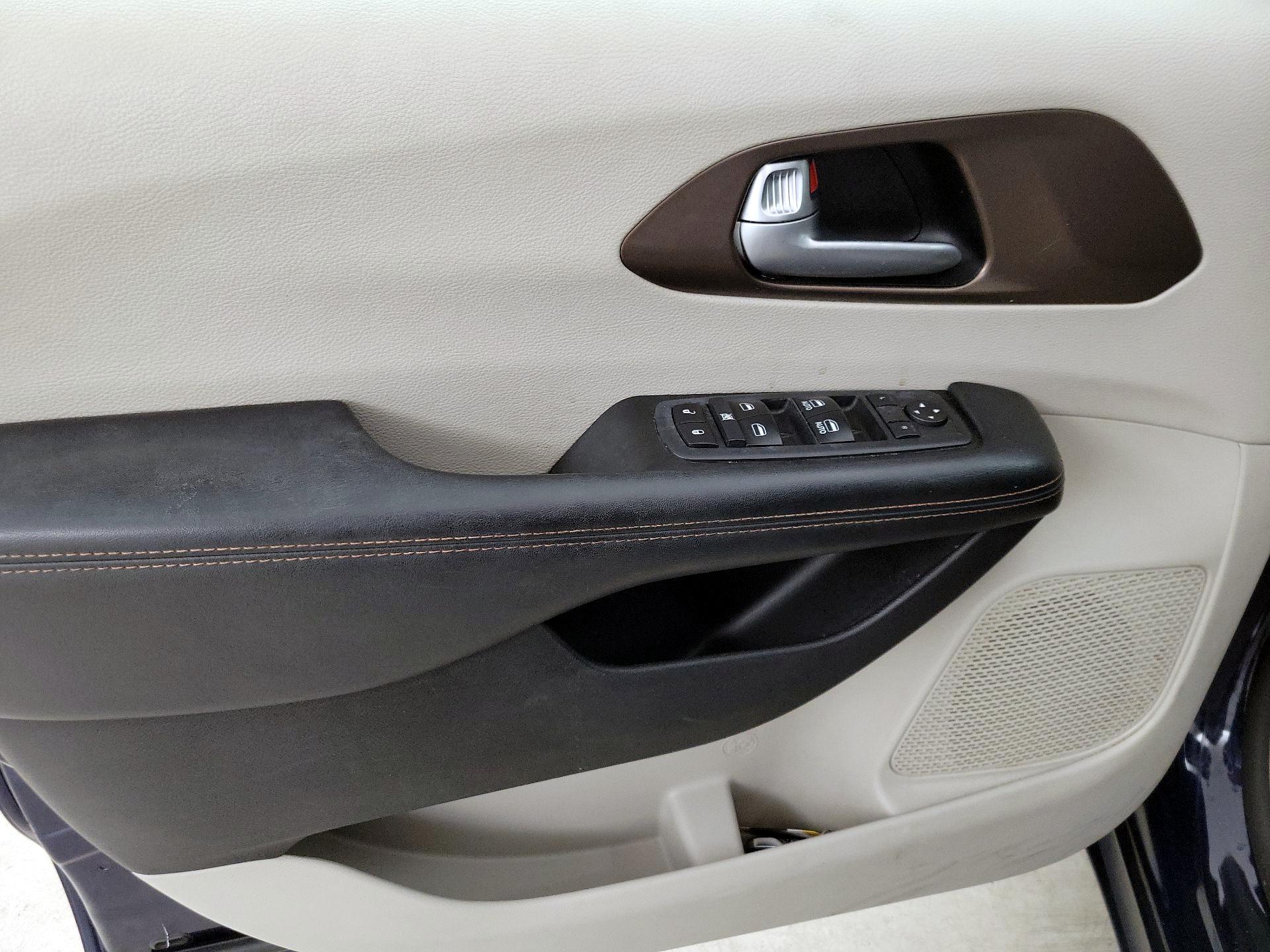 Thumbnail: 2019 Chrysler Pacifica - 12