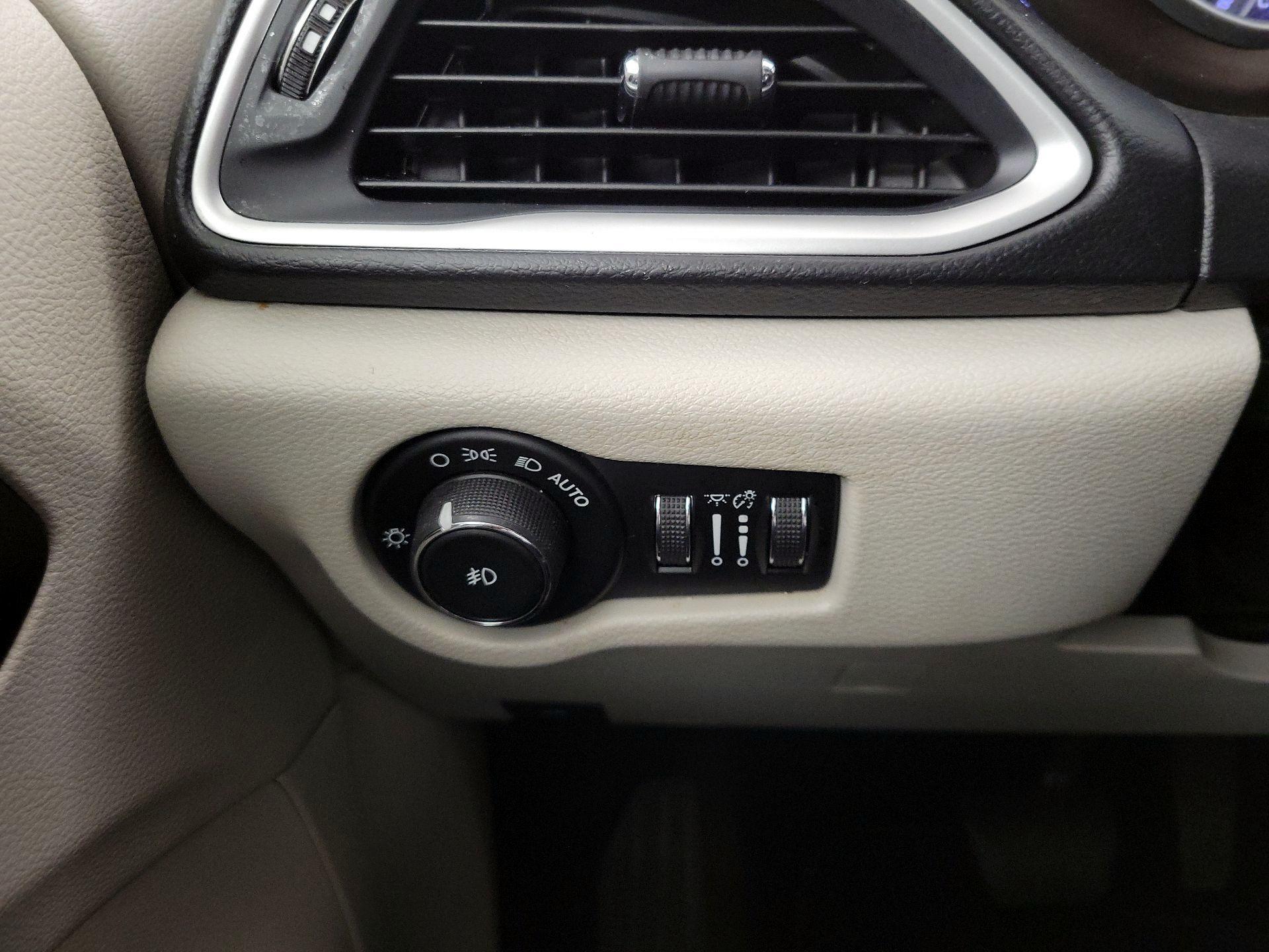 Thumbnail: 2019 Chrysler Pacifica - 13