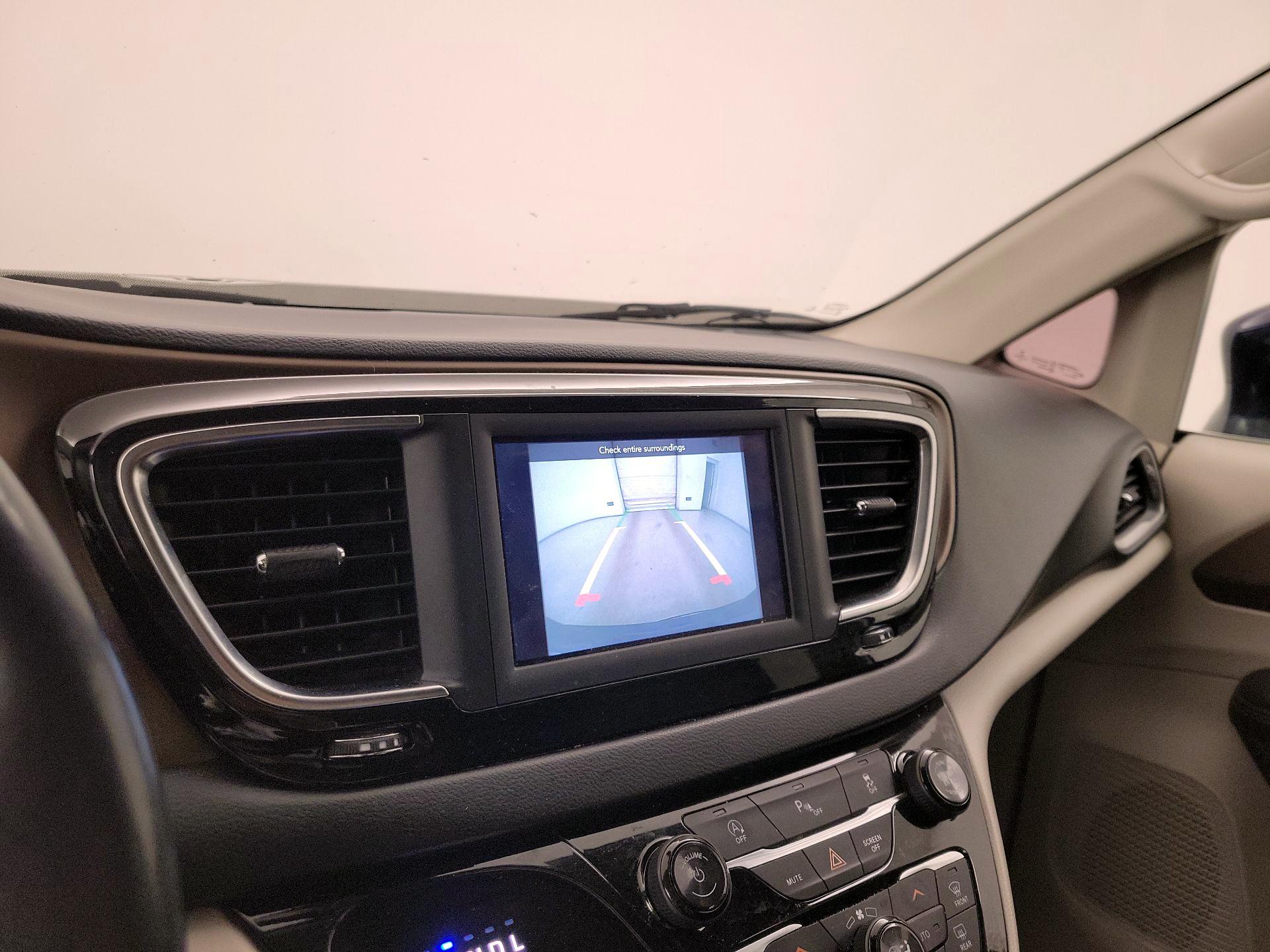 Thumbnail: 2019 Chrysler Pacifica - 14