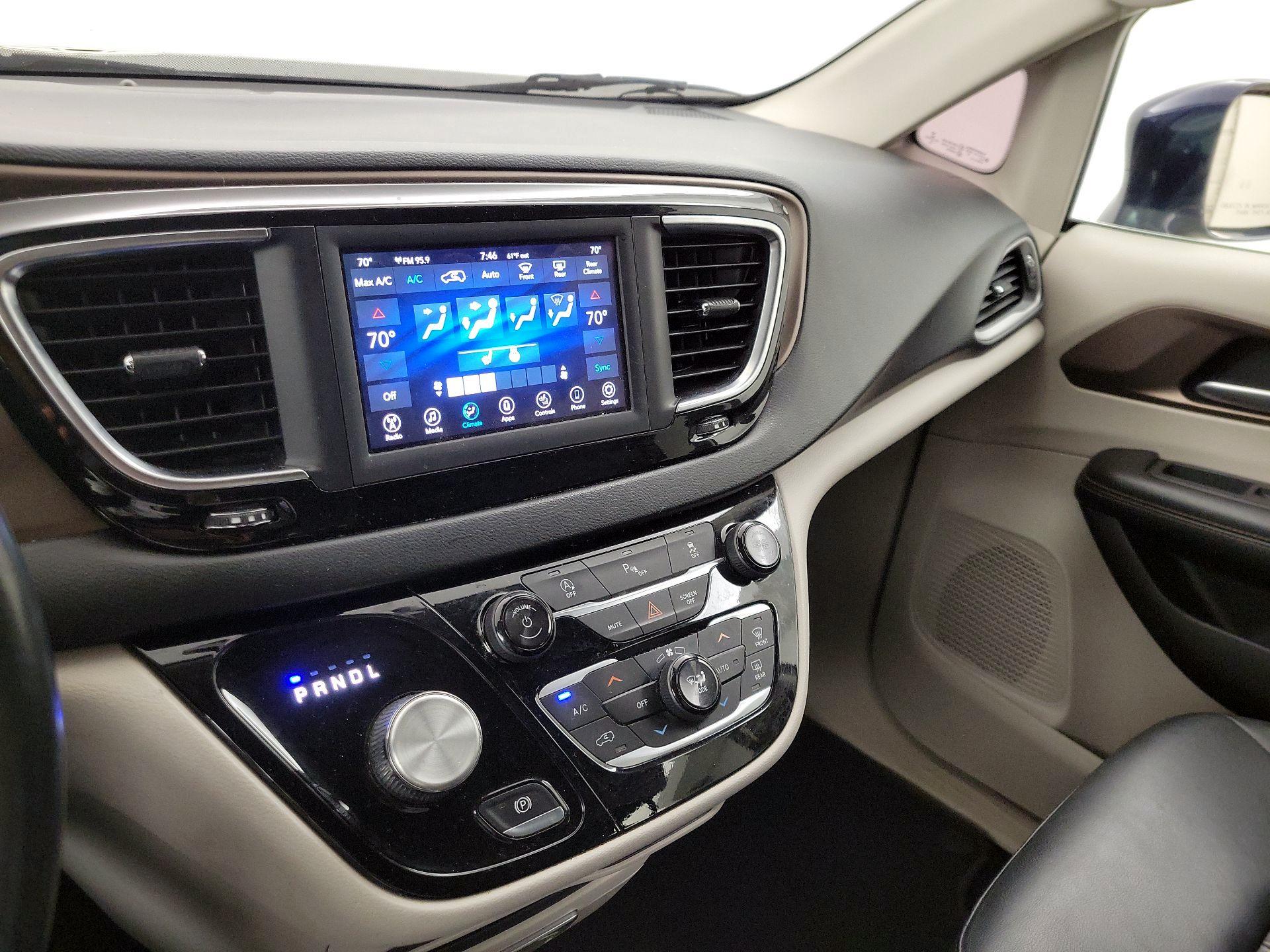 Thumbnail: 2019 Chrysler Pacifica - 16