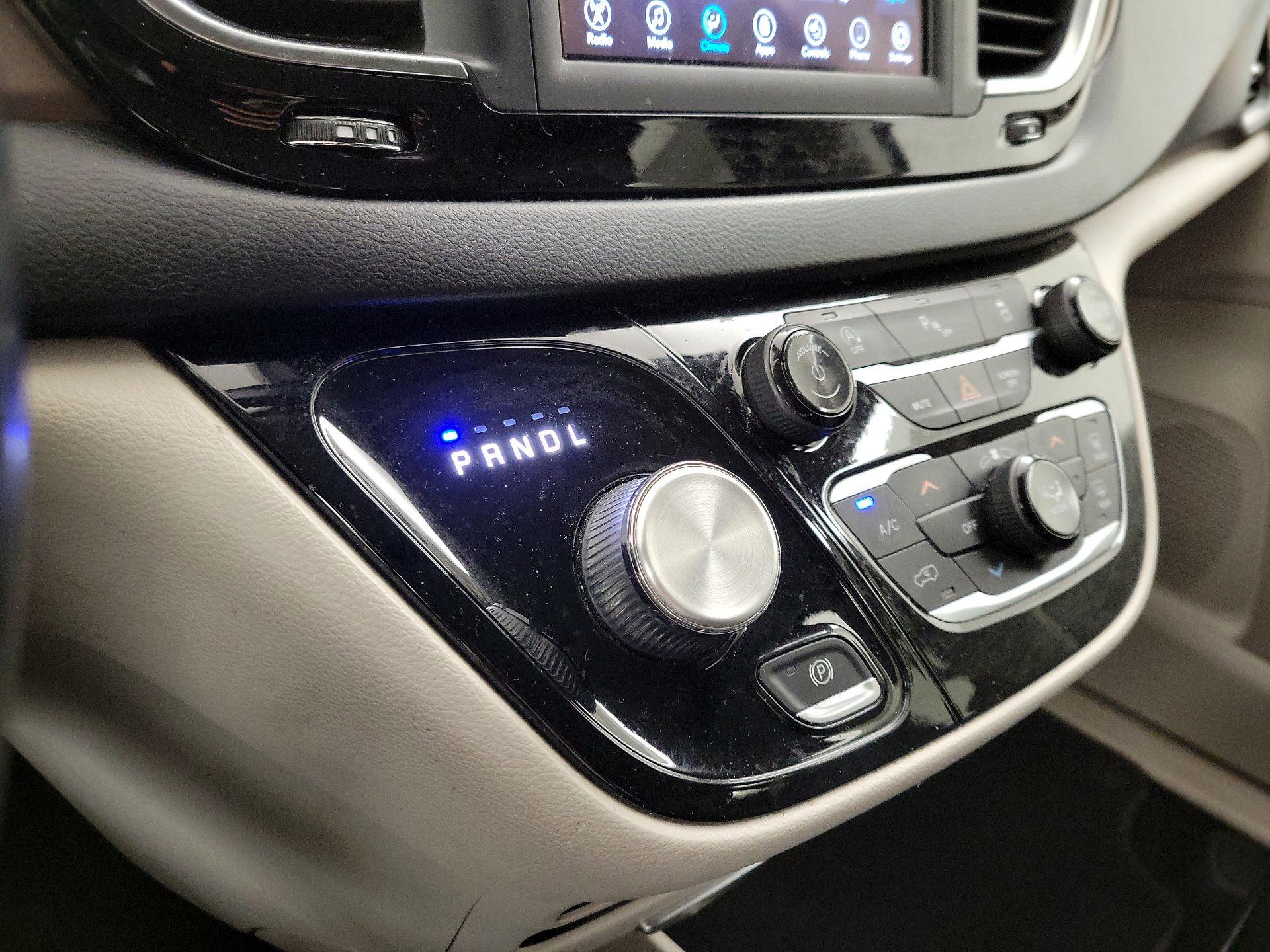 Thumbnail: 2019 Chrysler Pacifica - 17