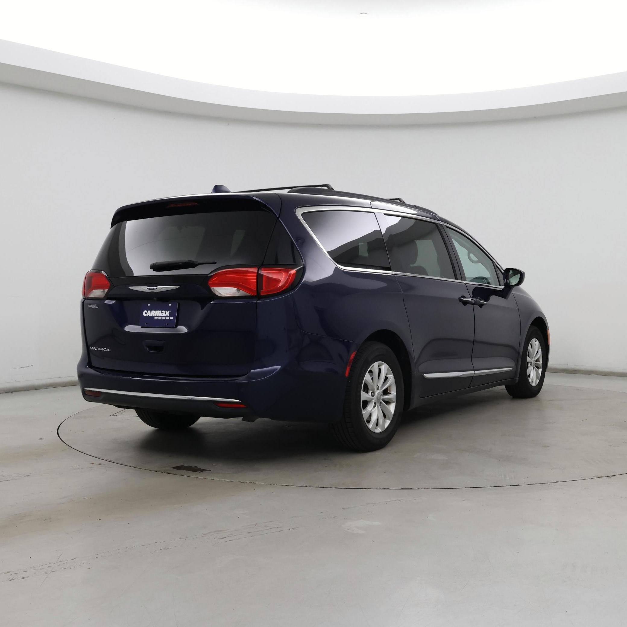 Thumbnail: 2019 Chrysler Pacifica - 8