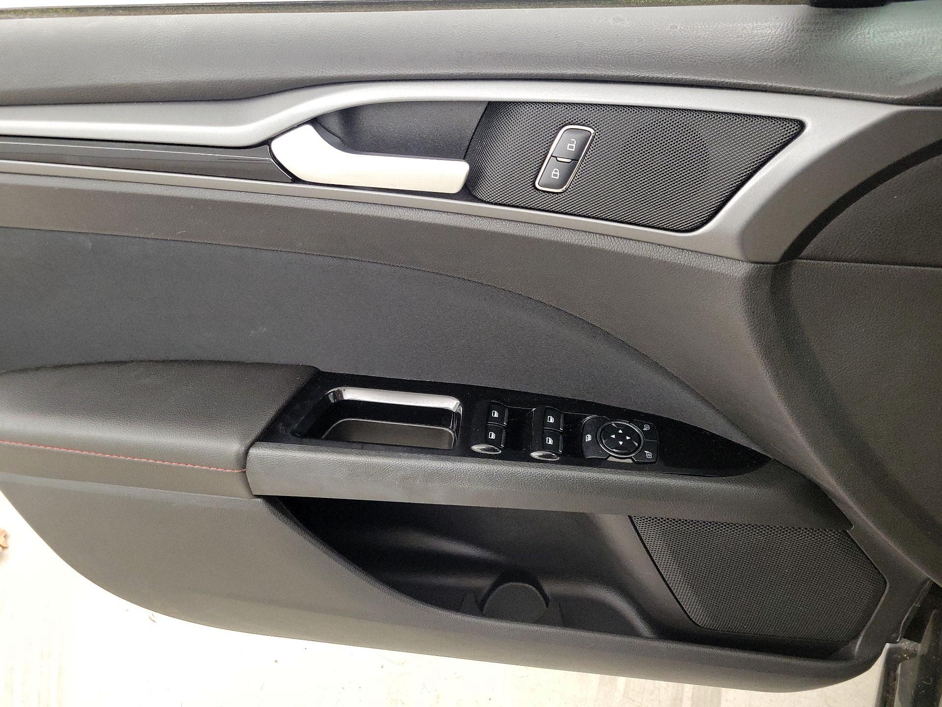 Thumbnail: 2015 Ford Fusion - 12