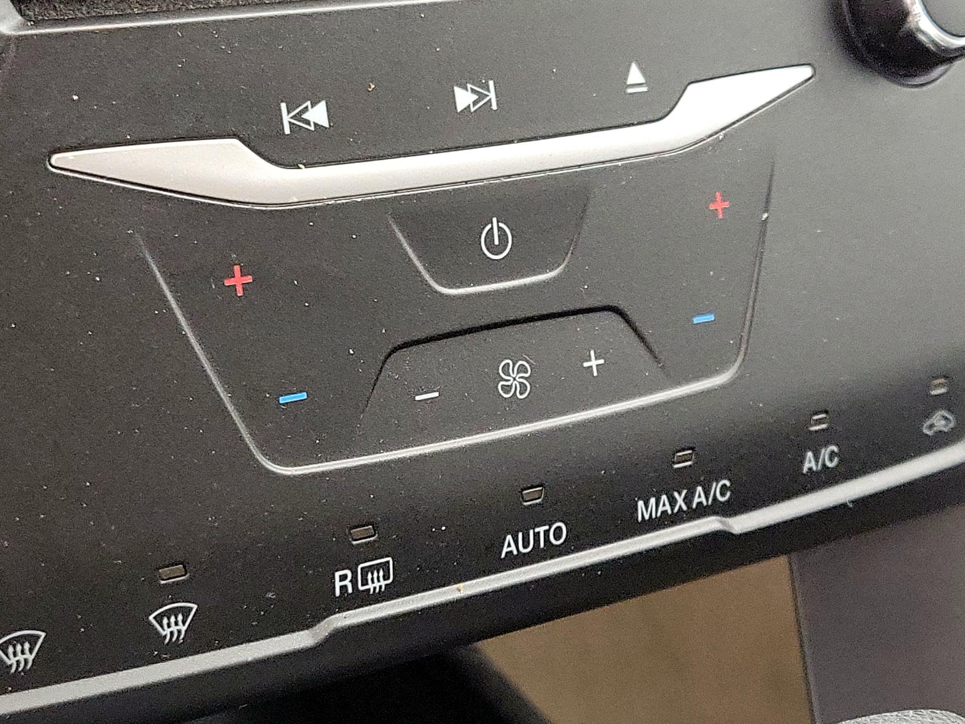 Thumbnail: 2015 Ford Fusion - 16