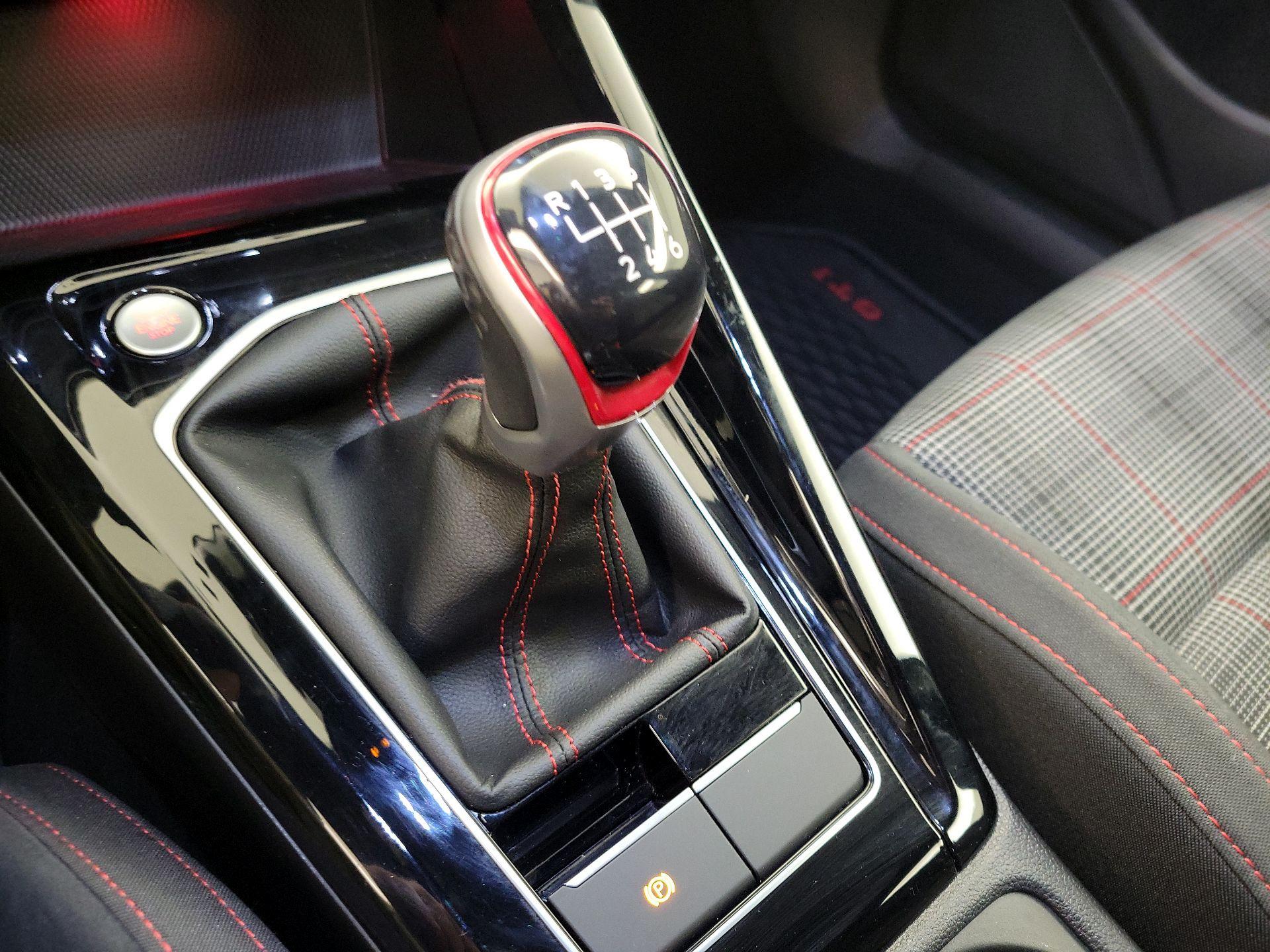 Thumbnail: 2024 Volkswagen Golf - 17