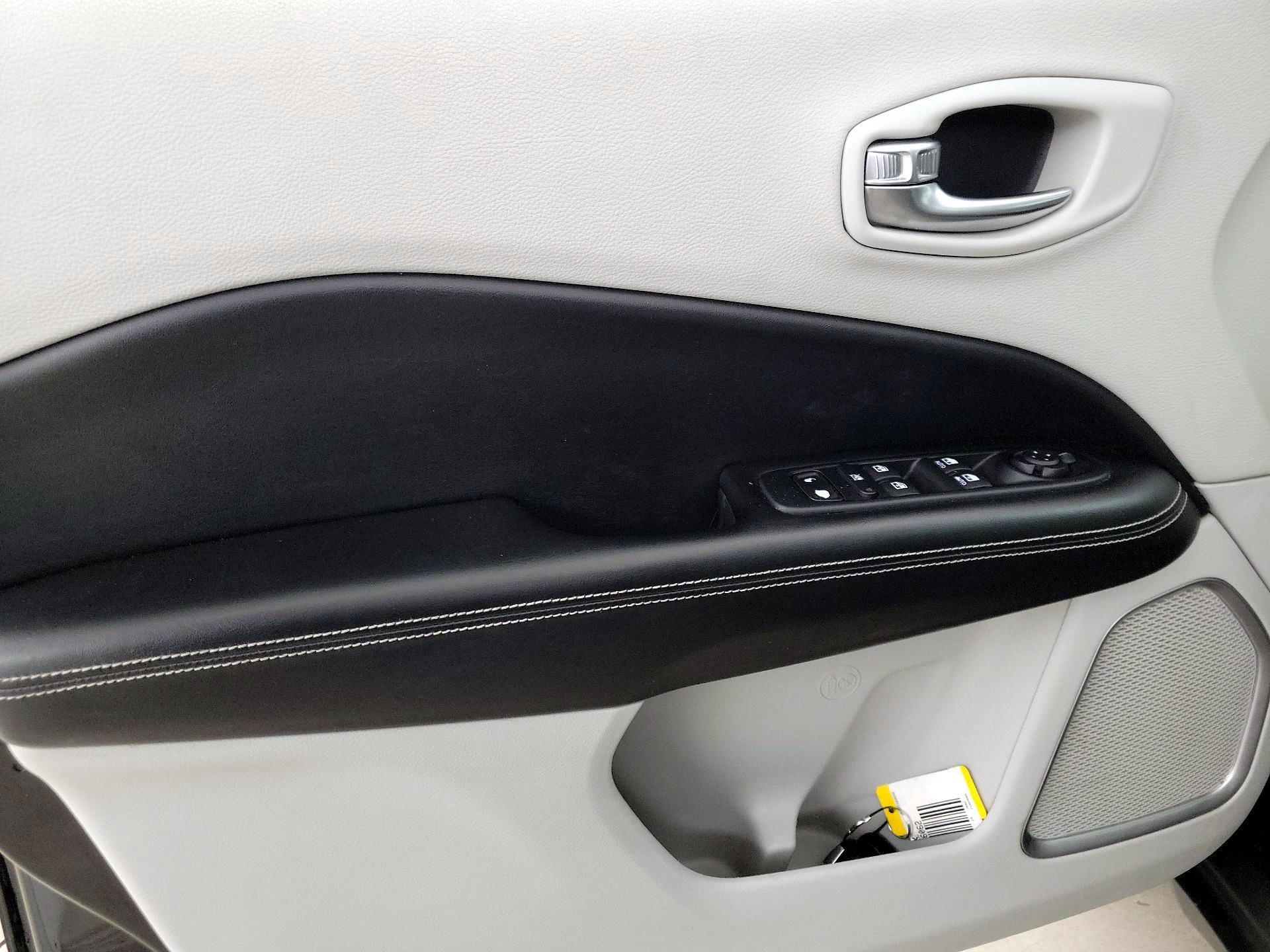 Thumbnail: 2018 Jeep Compass - 12