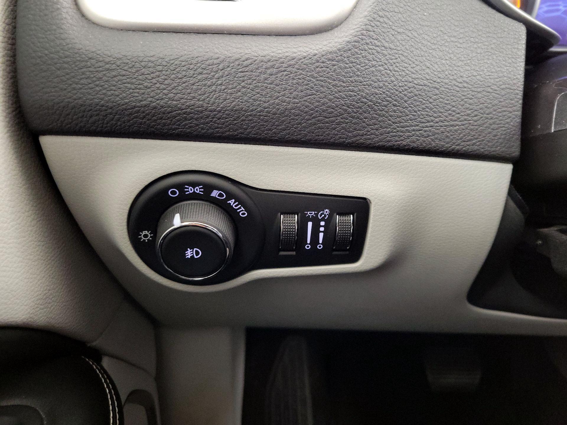 Thumbnail: 2018 Jeep Compass - 13