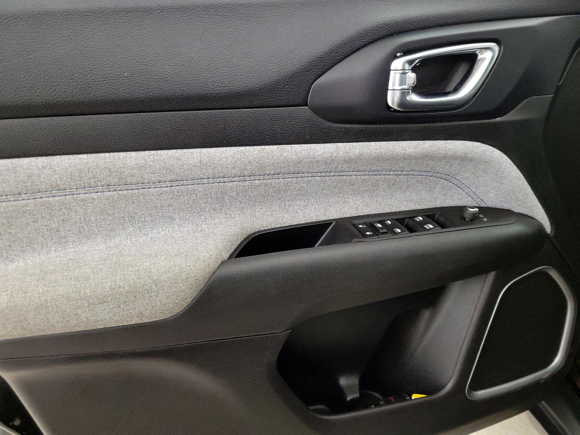 Thumbnail: 2022 Jeep Compass - 12