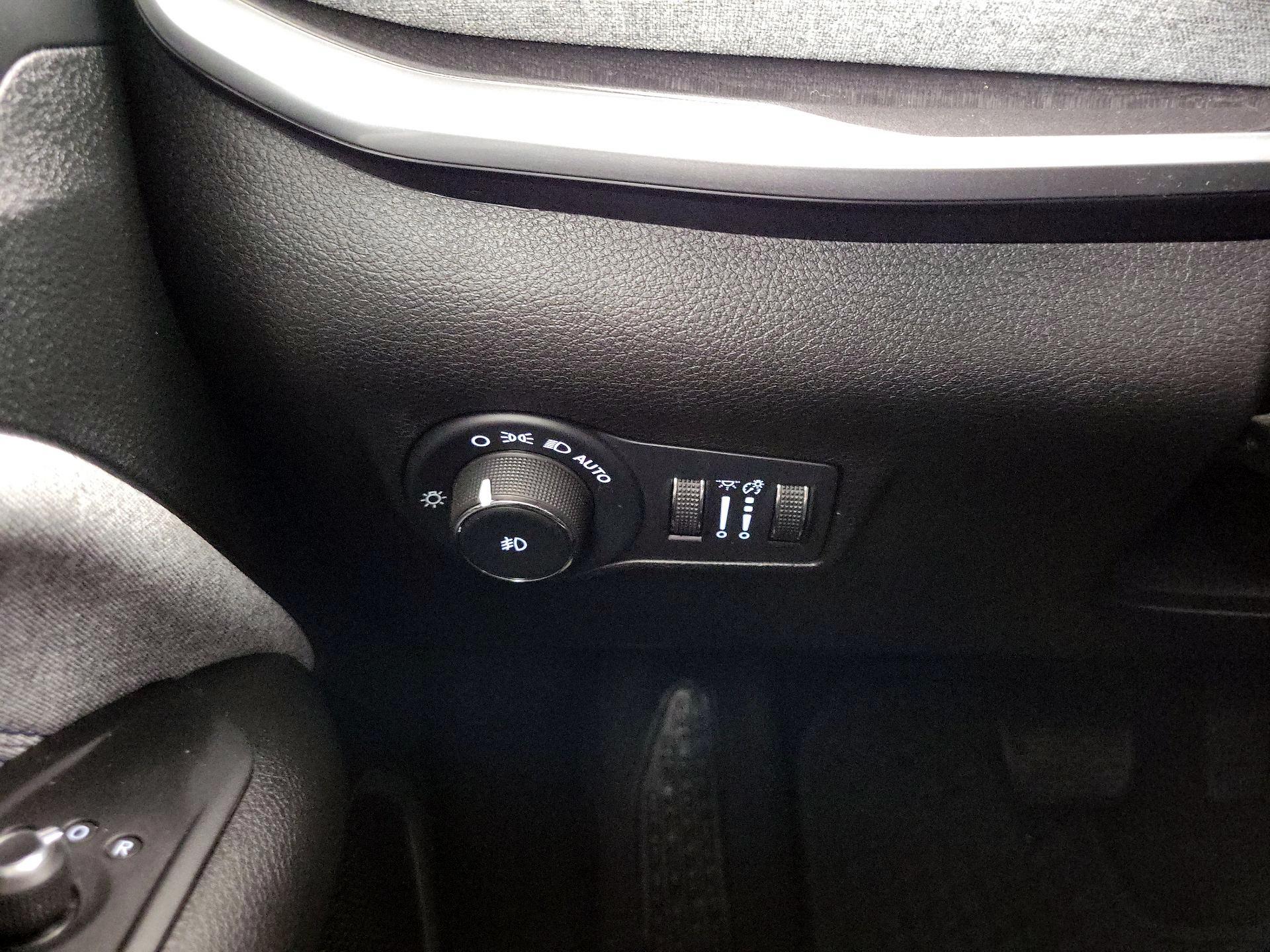 Thumbnail: 2022 Jeep Compass - 13