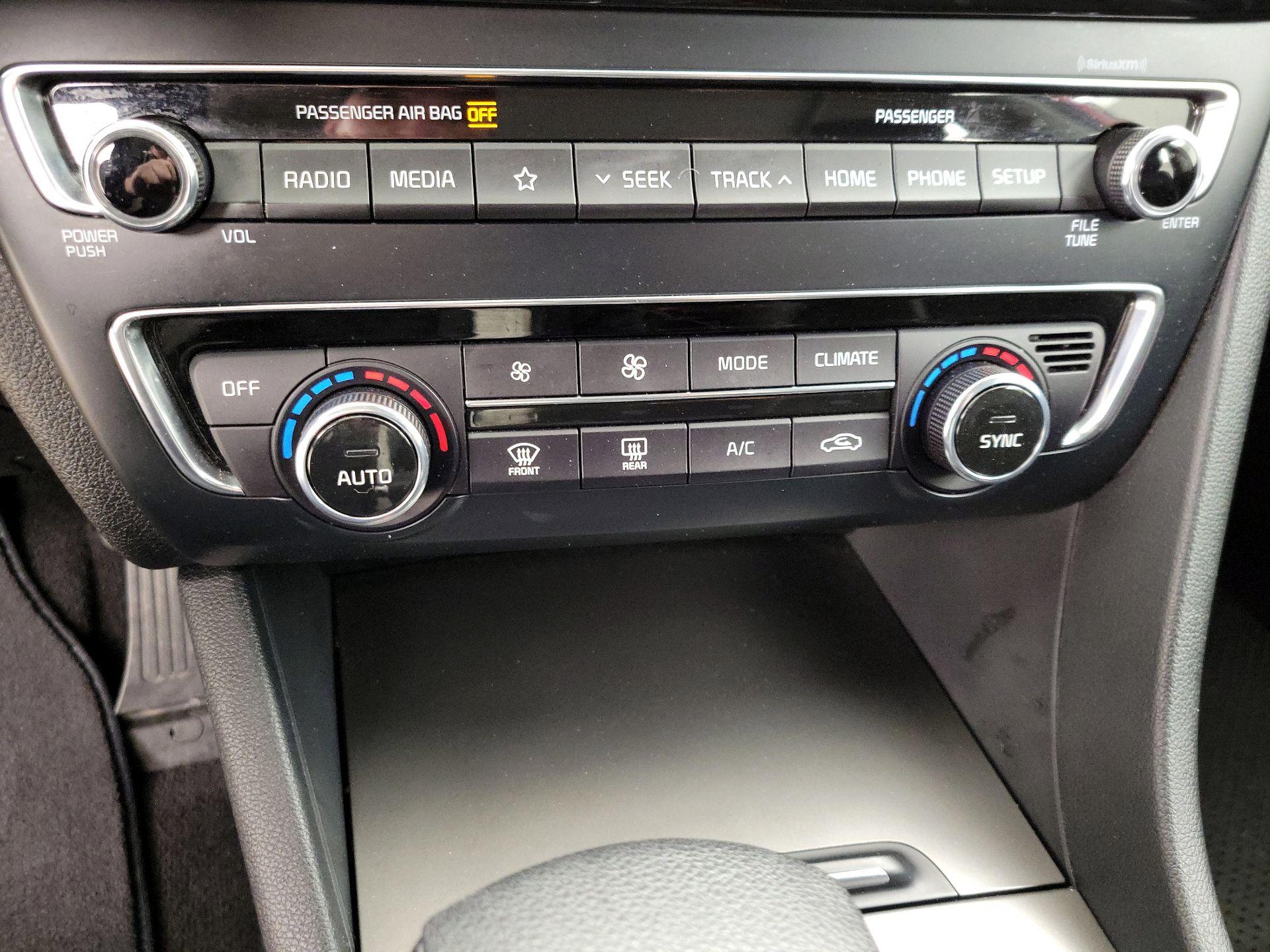 Thumbnail: 2019 Kia Optima - 16