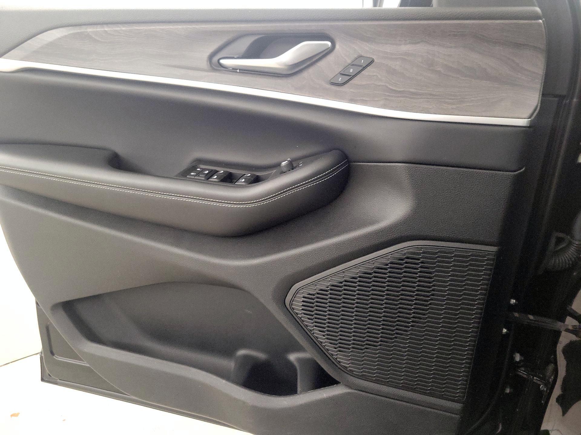 Thumbnail: 2023 Jeep Grand Cherokee L - 12