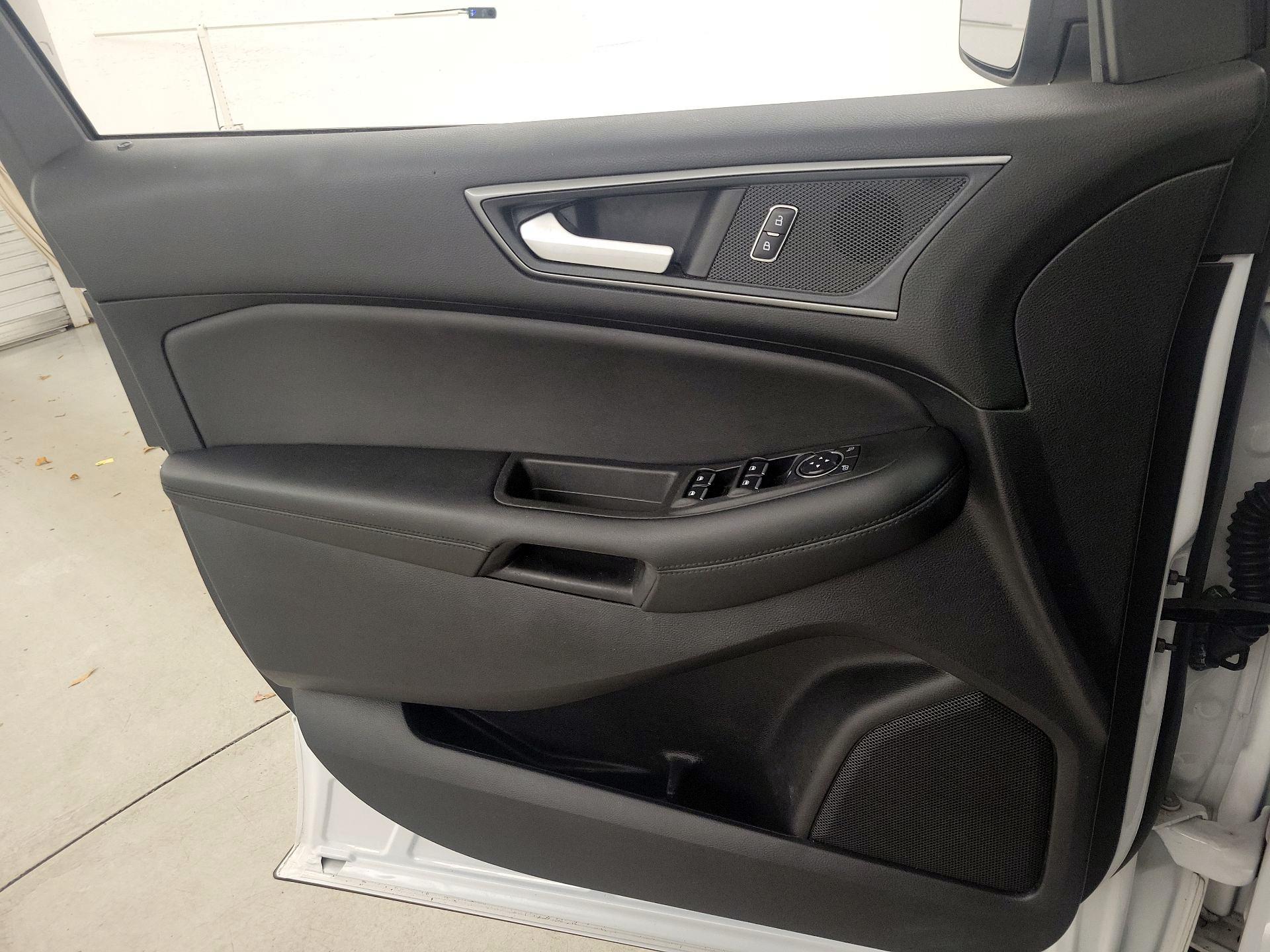 Thumbnail: 2021 Ford Edge - 12