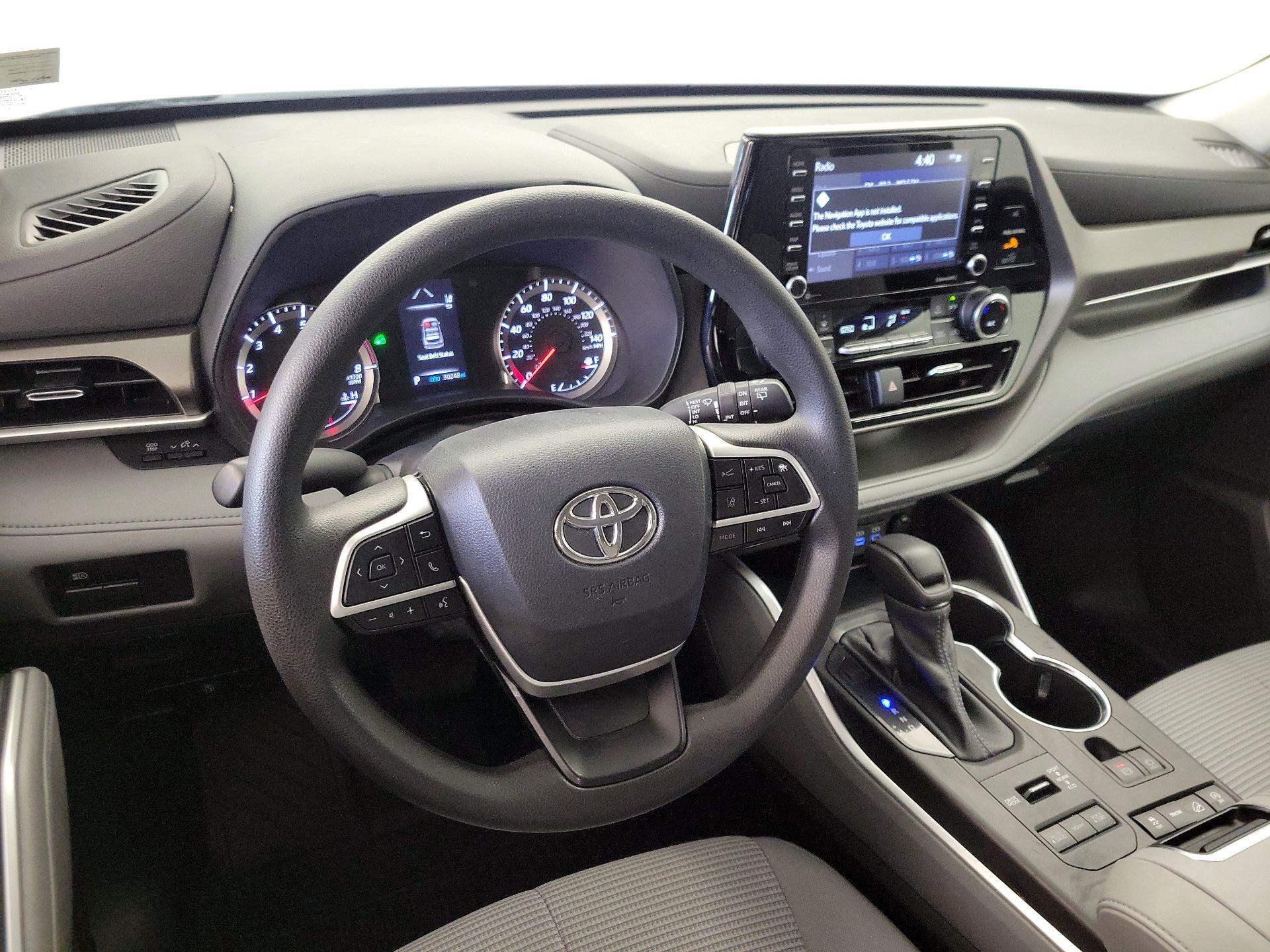 Thumbnail: 2022 Toyota Highlander - 9