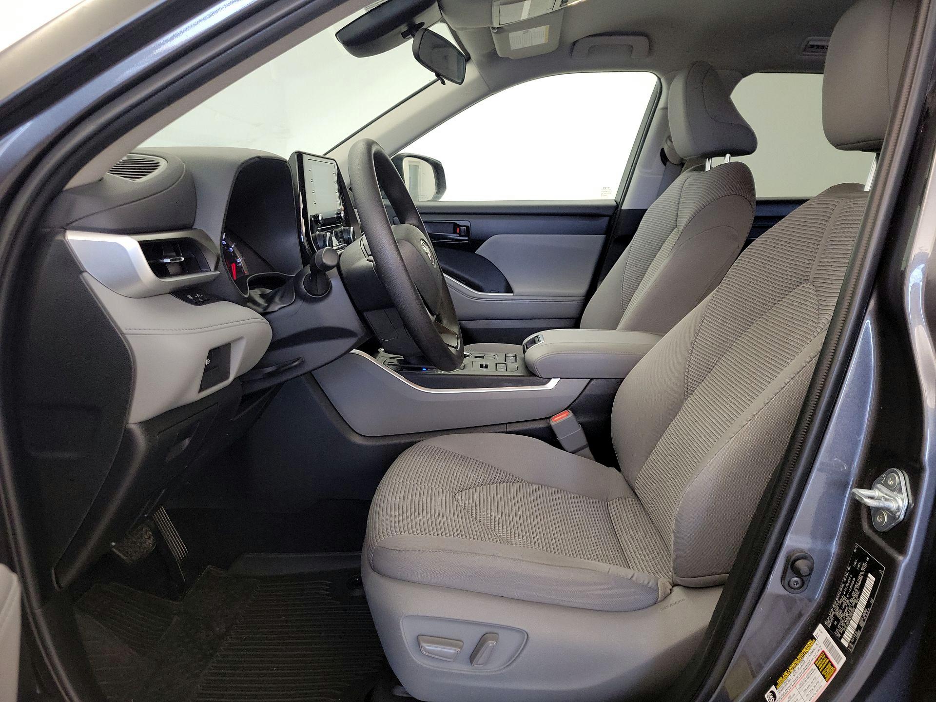 Thumbnail: 2022 Toyota Highlander - 11