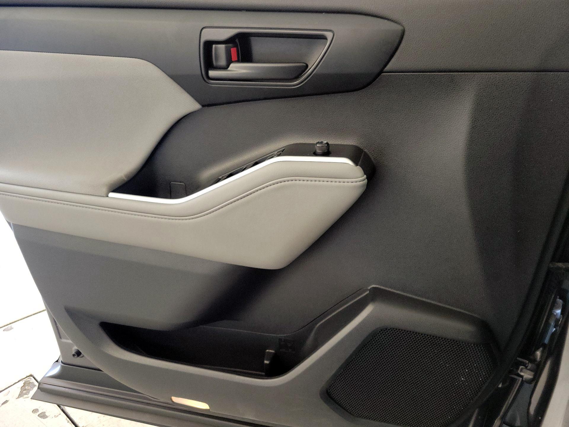 Thumbnail: 2022 Toyota Highlander - 12