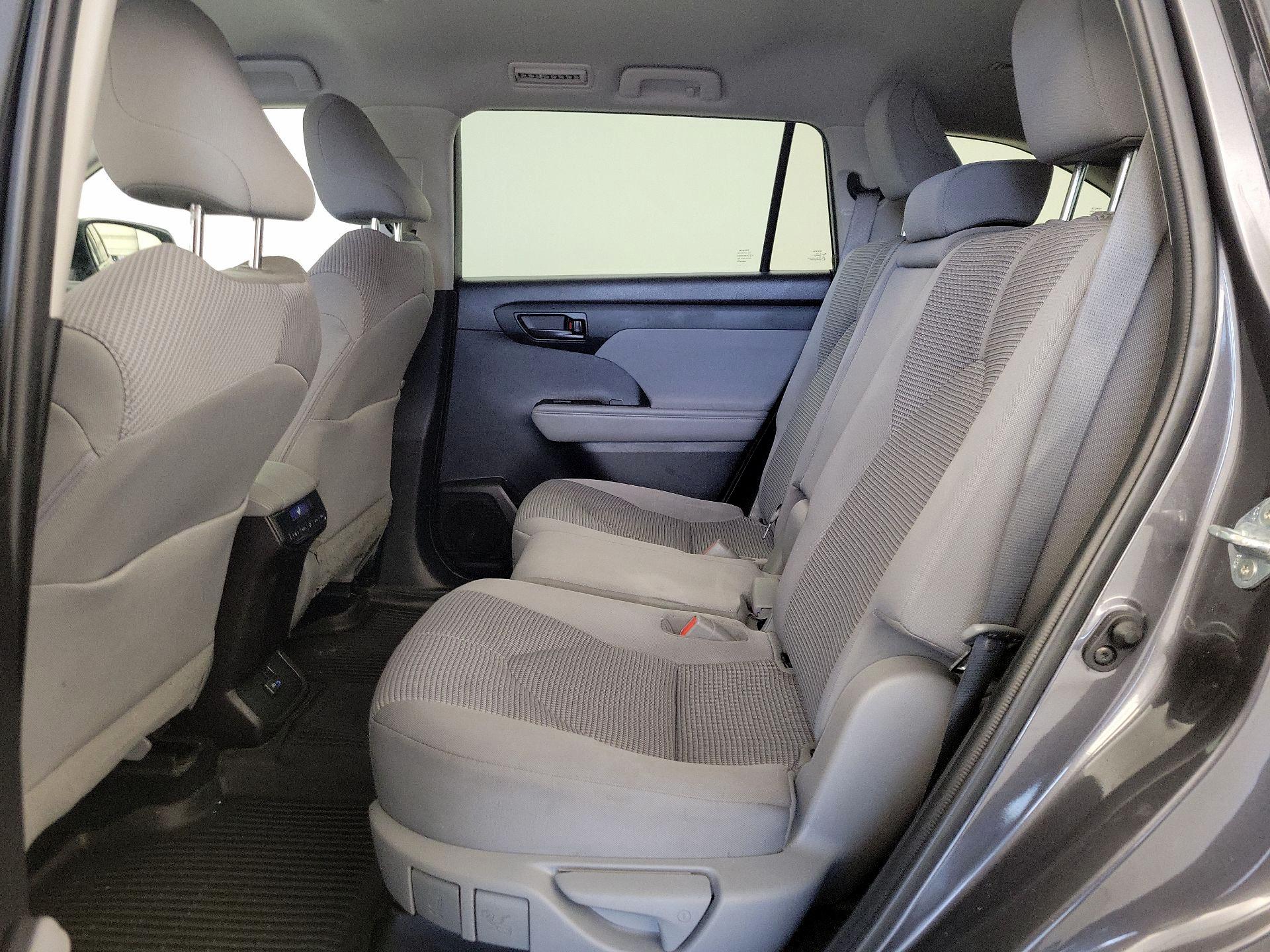 Thumbnail: 2022 Toyota Highlander - 19