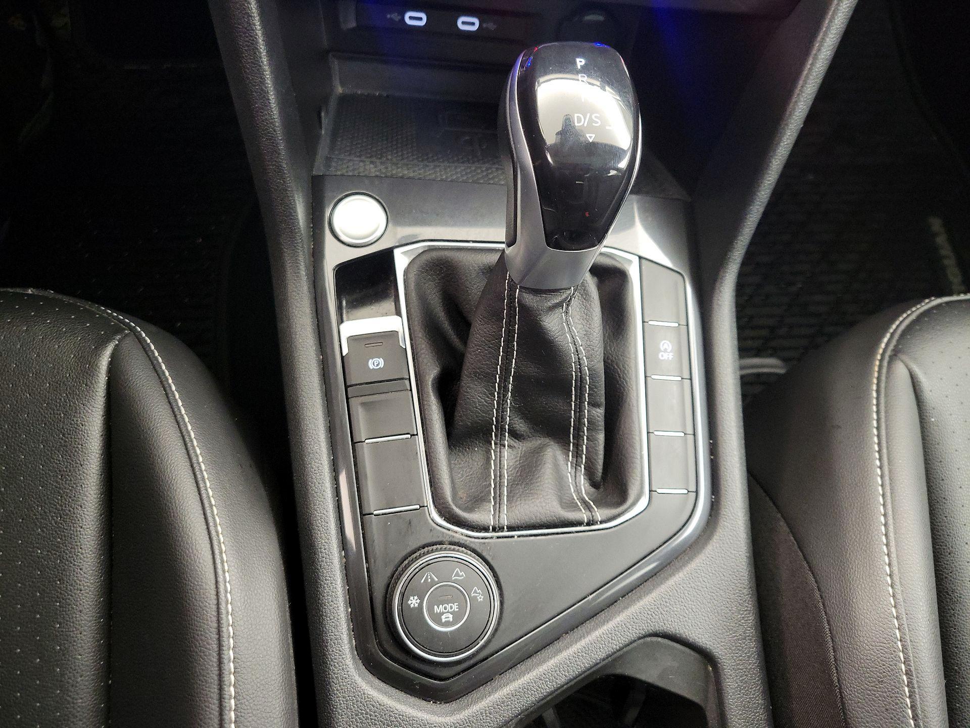 Thumbnail: 2022 Volkswagen Tiguan - 17