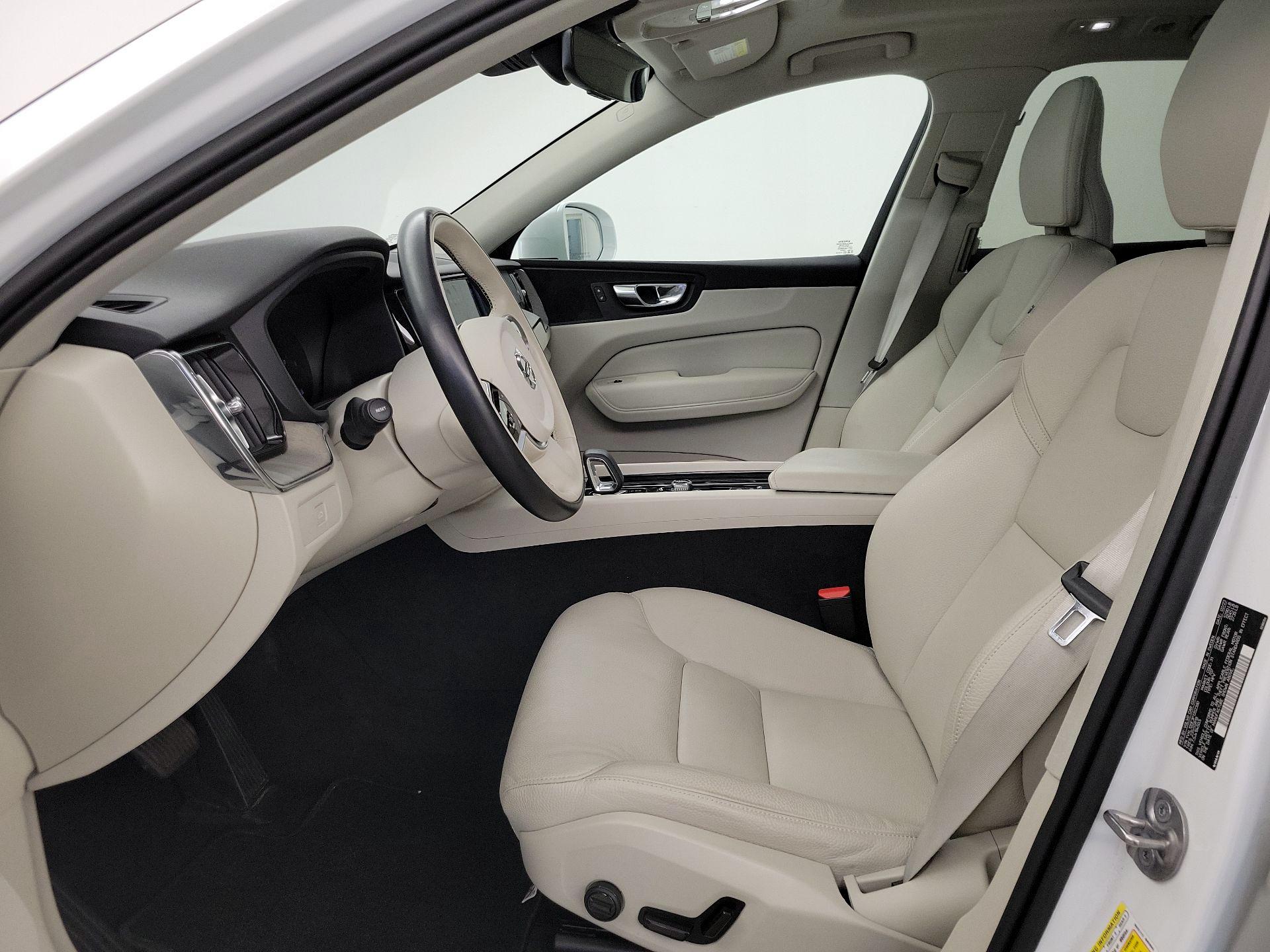 Thumbnail: 2023 Volvo XC60 - 11