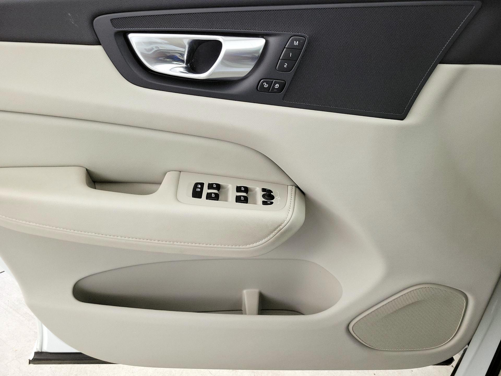 Thumbnail: 2023 Volvo XC60 - 12