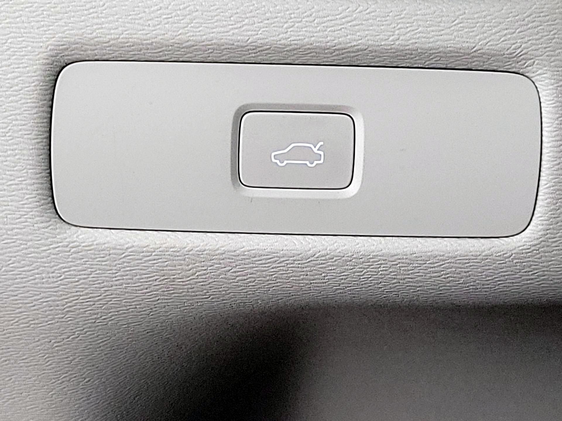 Thumbnail: 2023 Volvo XC60 - 13