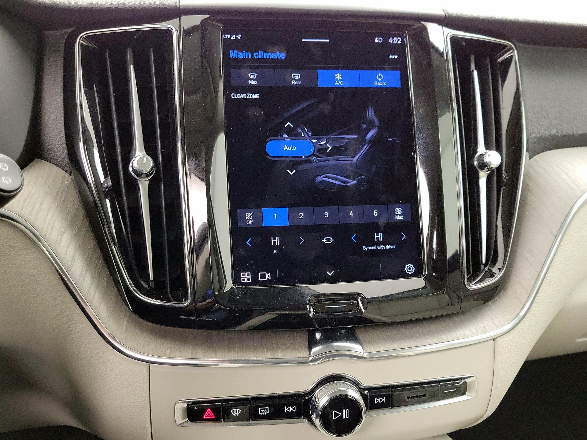 Thumbnail: 2023 Volvo XC60 - 16