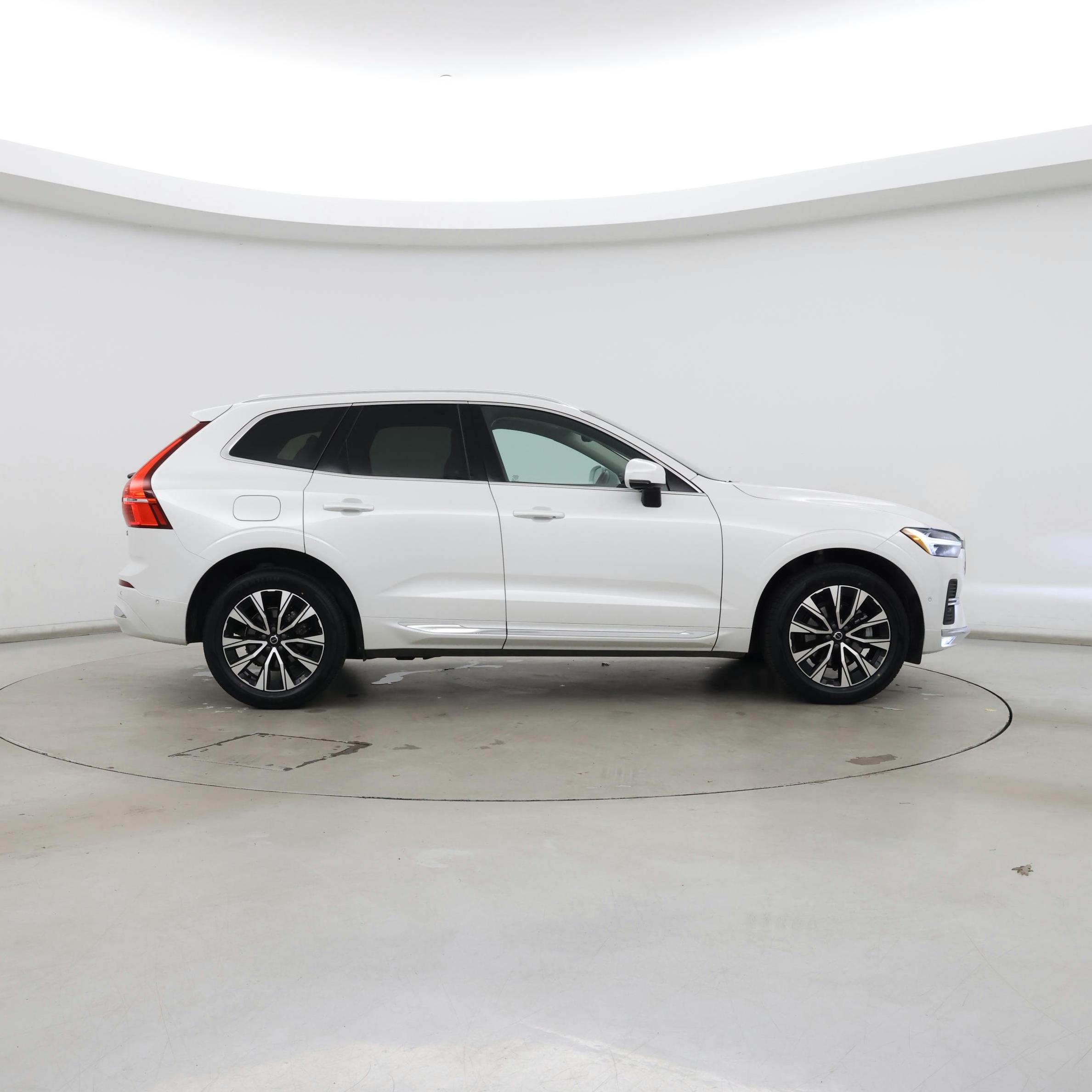 Thumbnail: 2023 Volvo XC60 - 7
